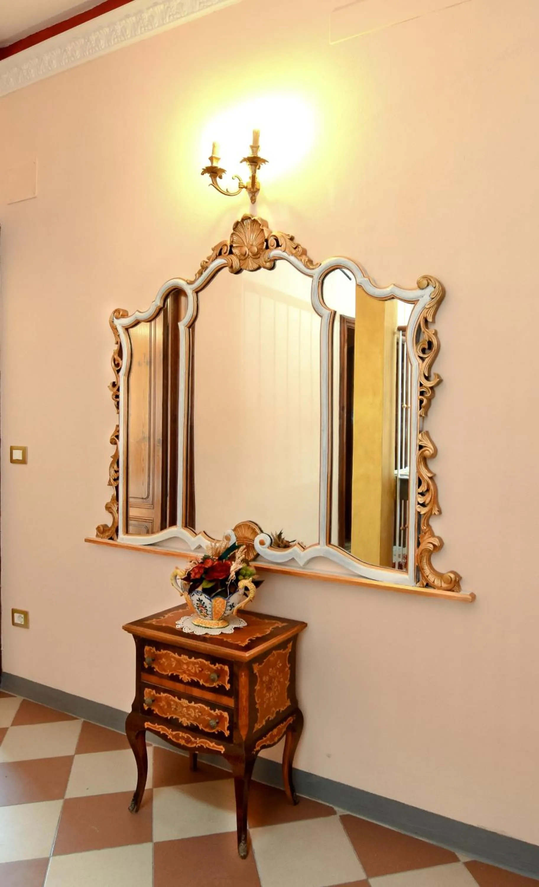 Decorative detail in Villa Antiche Mura