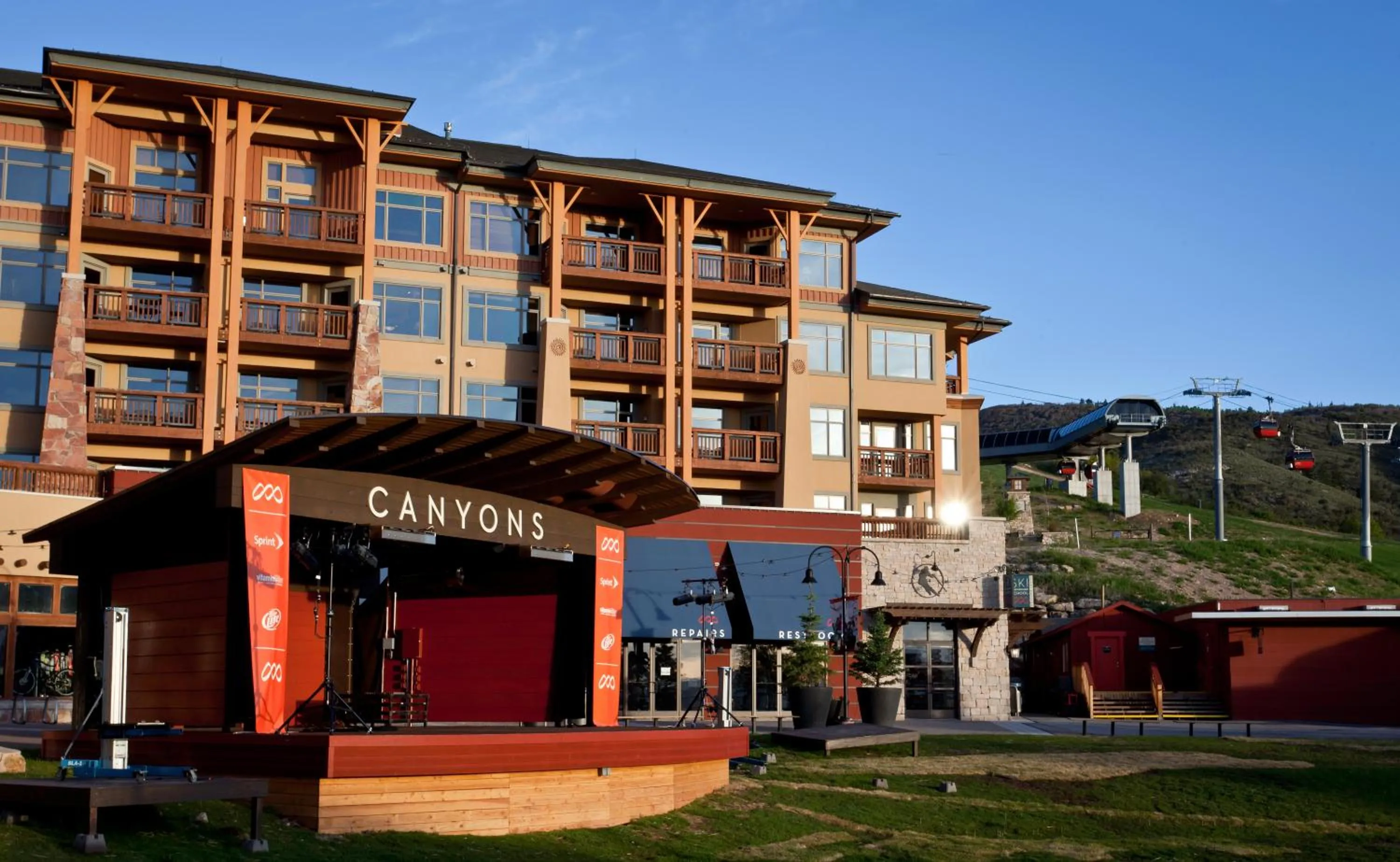 Facade/entrance in Sundial Lodge by All Seasons Resort Lodging