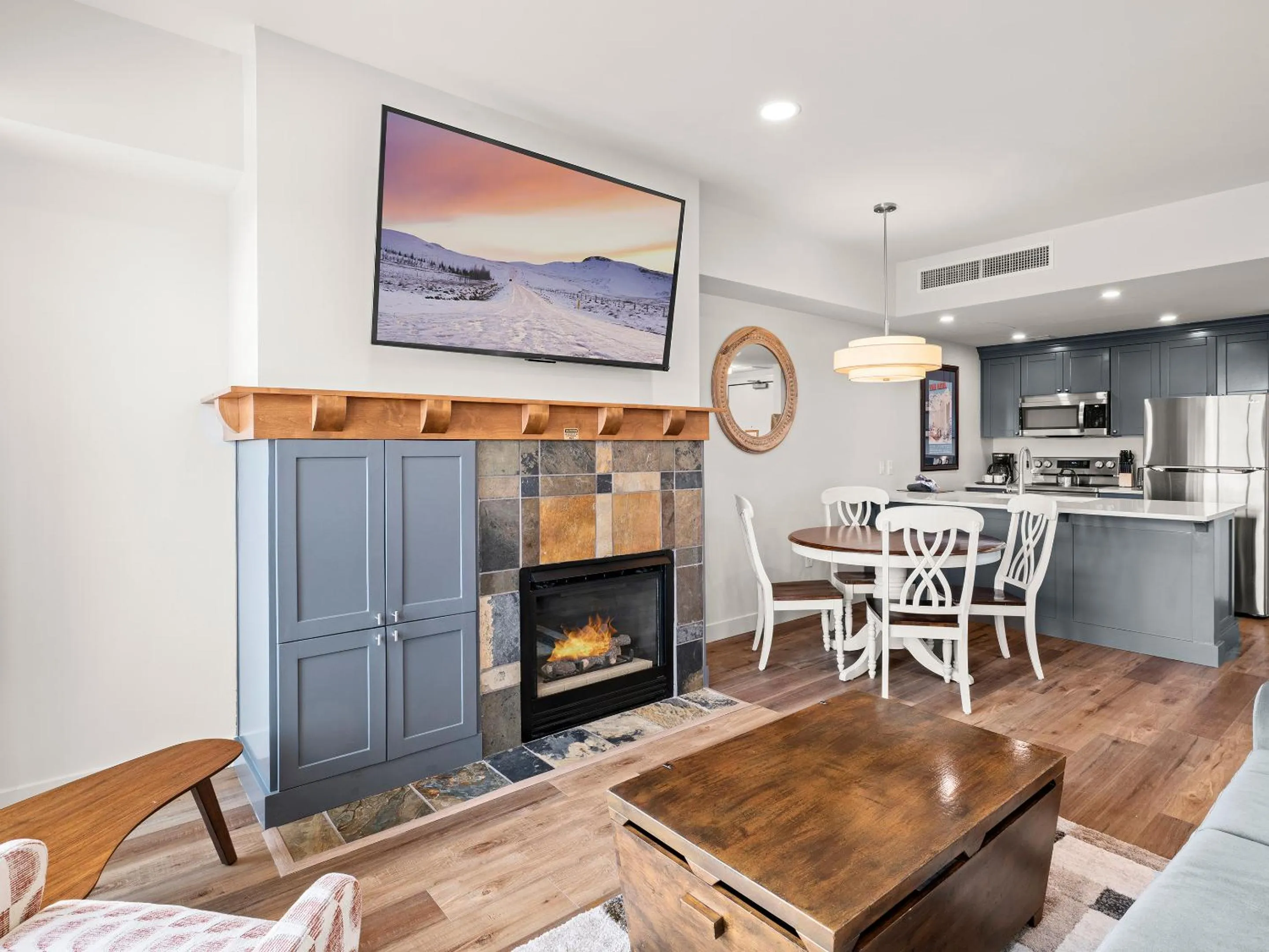 Living room in Sundial Lodge by All Seasons Resort Lodging
