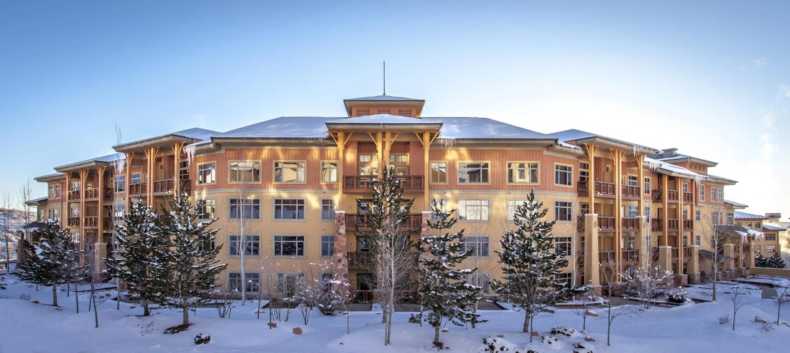 Facade/entrance in Sundial Lodge by All Seasons Resort Lodging