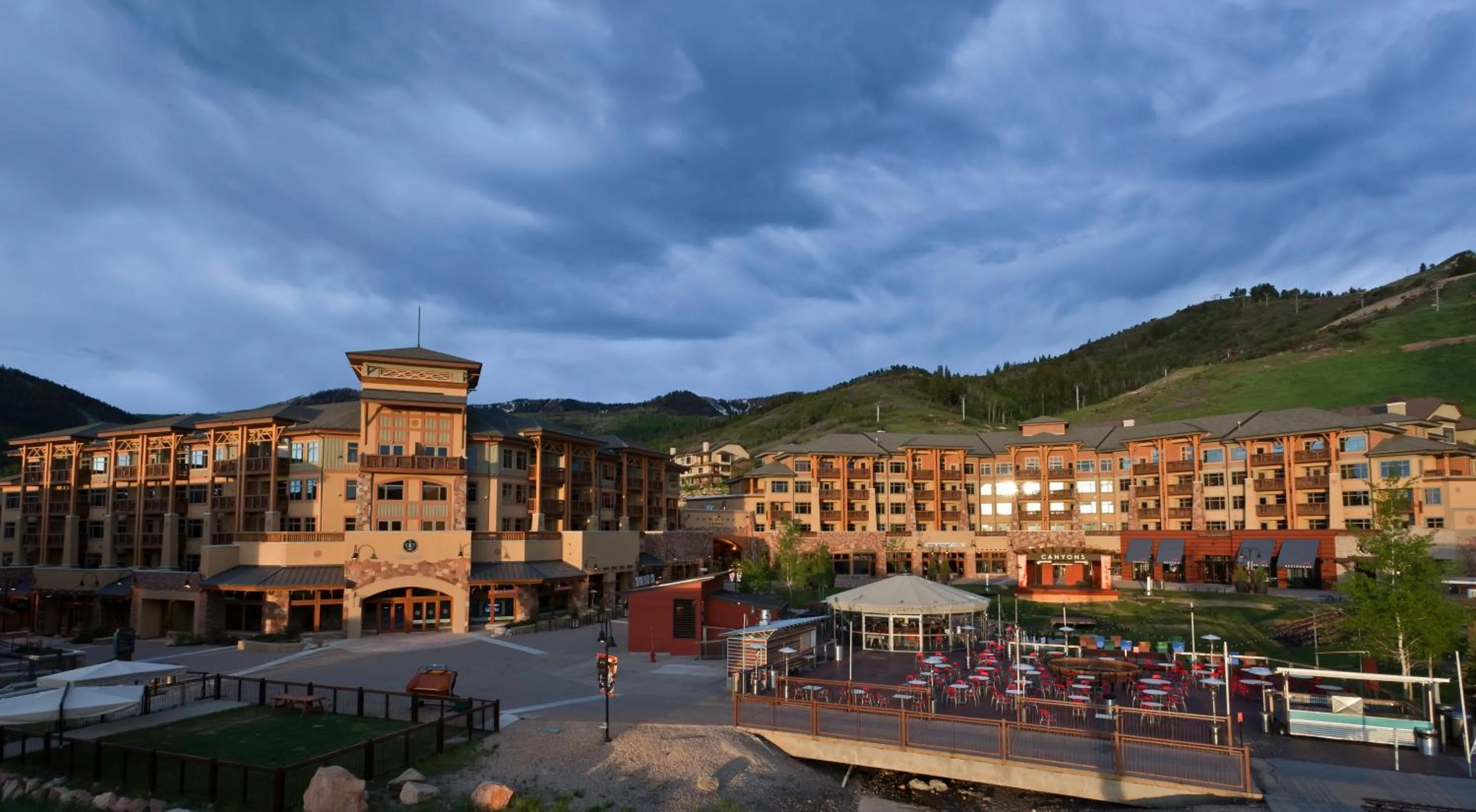 Facade/entrance in Sundial Lodge by All Seasons Resort Lodging
