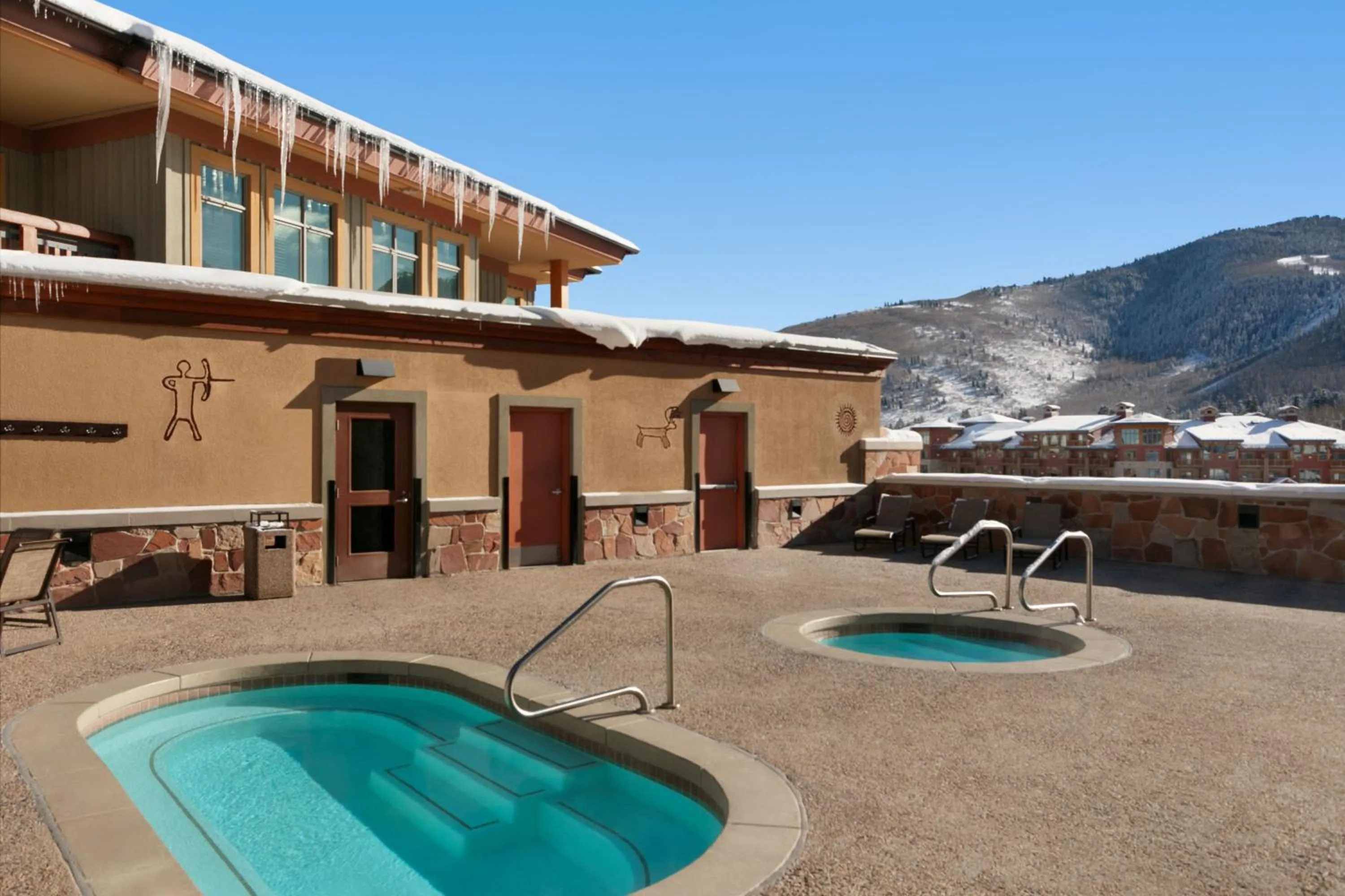 Hot Tub in Sundial Lodge by All Seasons Resort Lodging