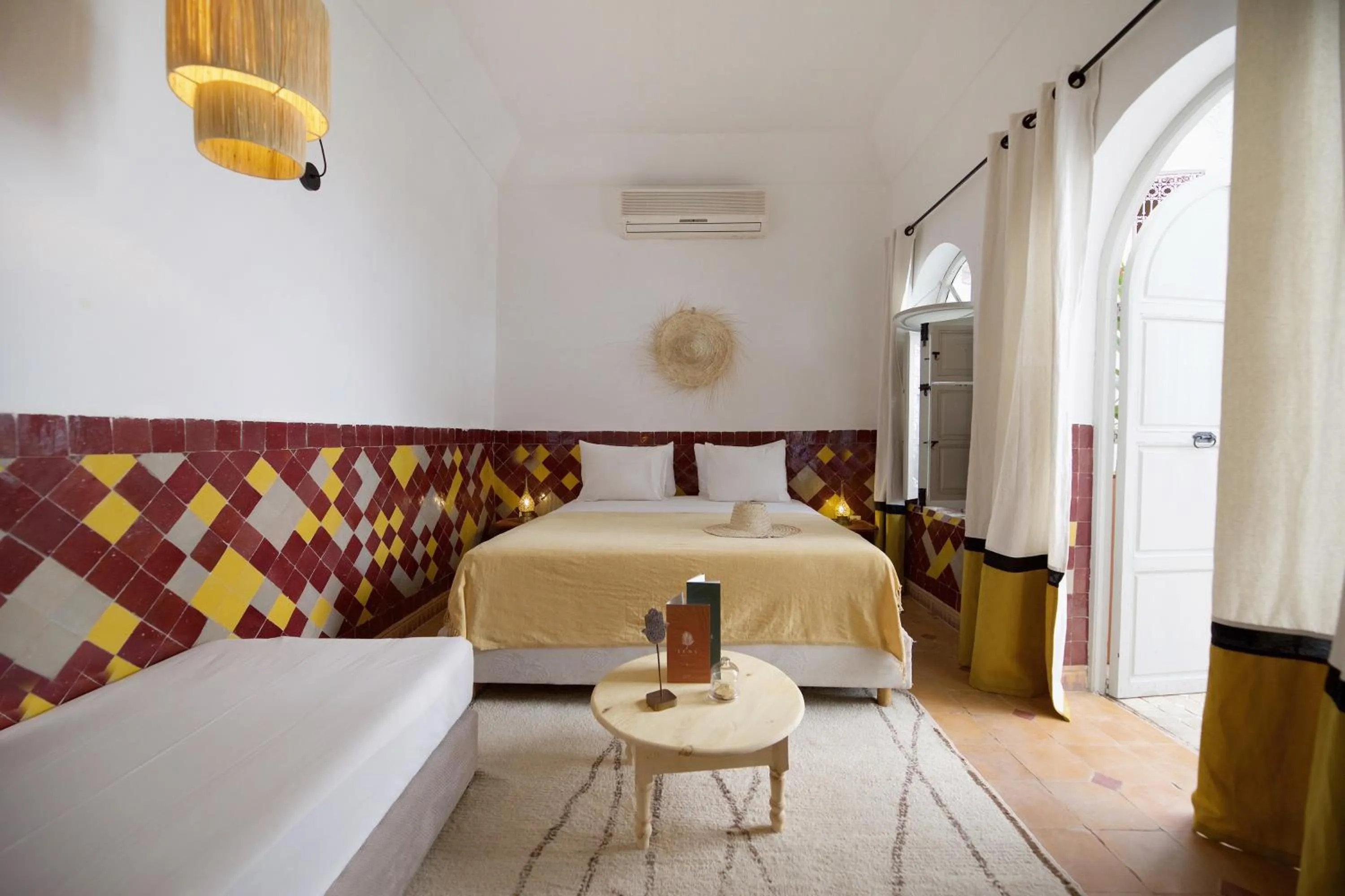 Photo of the whole room, Bed in Riad Oriental Glory & Spa