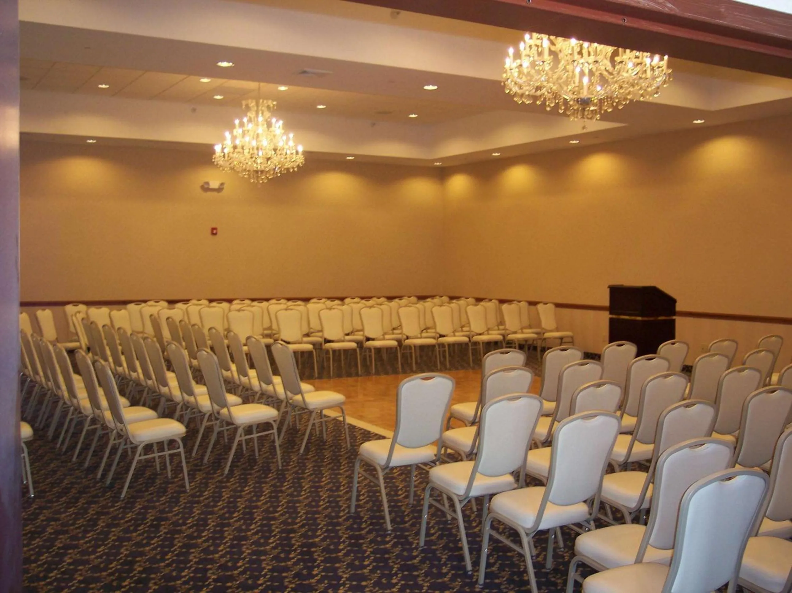 Photo of the whole room in Best Western Plus Ticonderoga