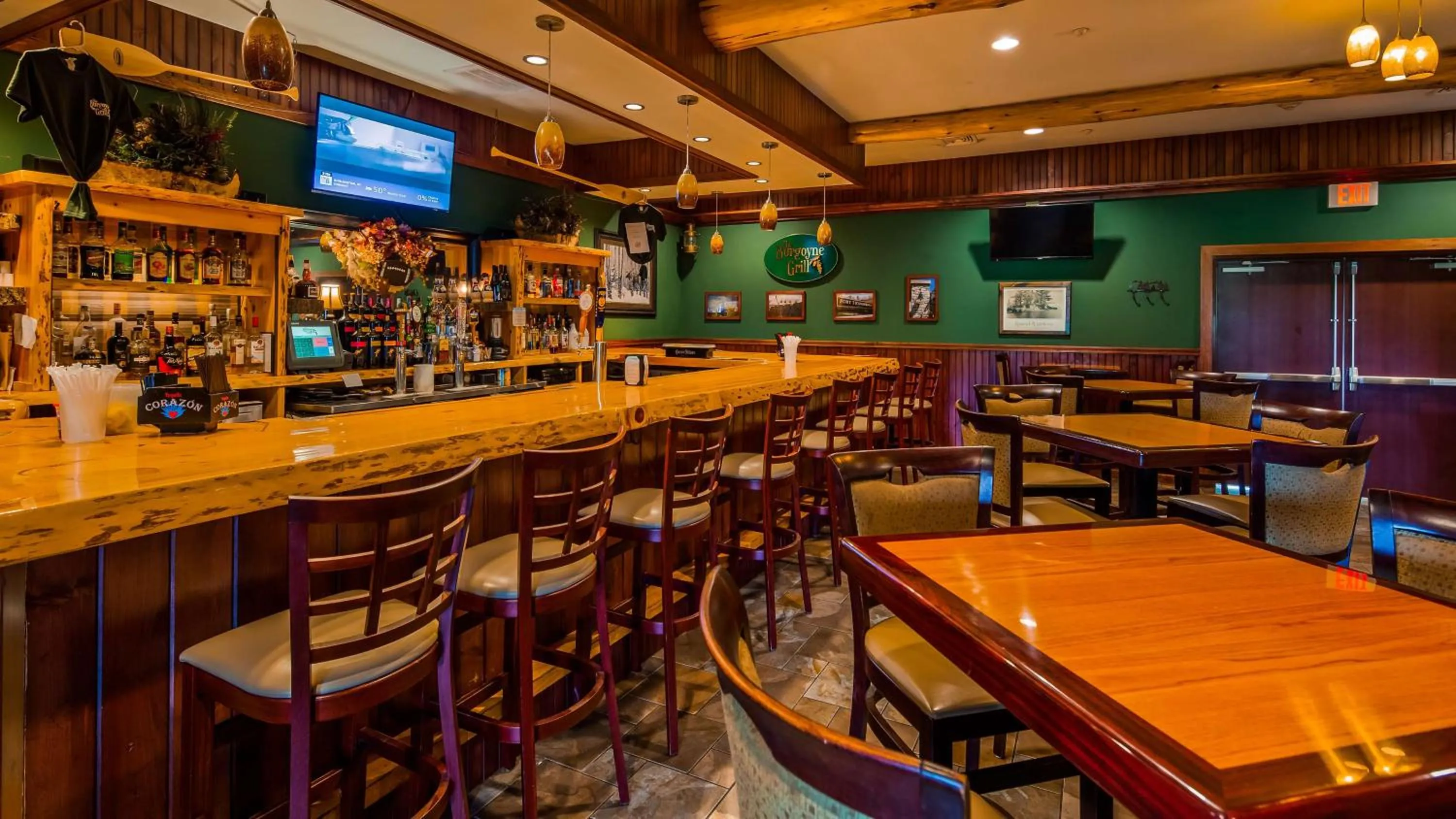 Lounge or bar in Best Western Plus Ticonderoga