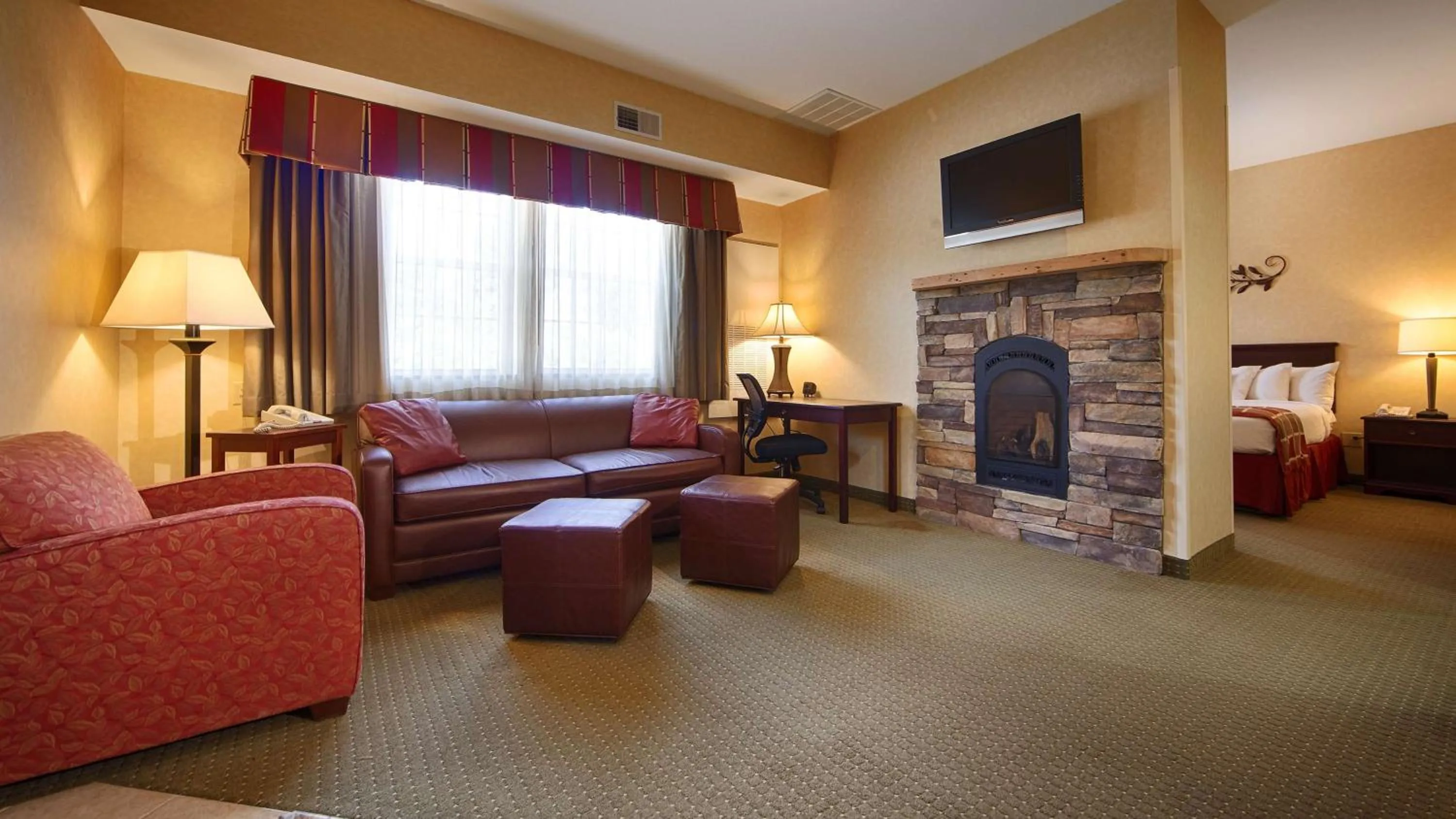 Photo of the whole room in Best Western Plus Ticonderoga