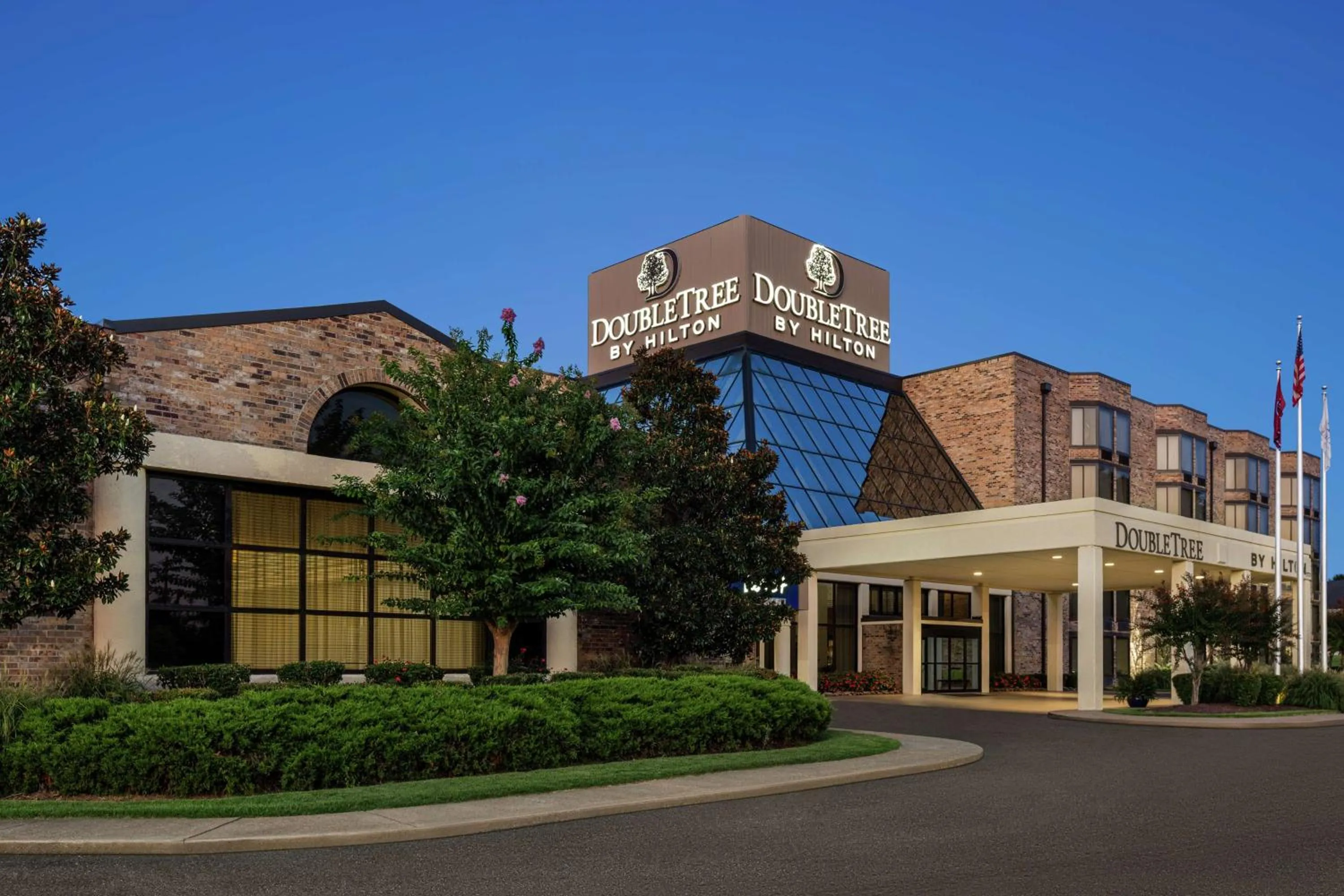 Property building in DoubleTree by Hilton Jackson