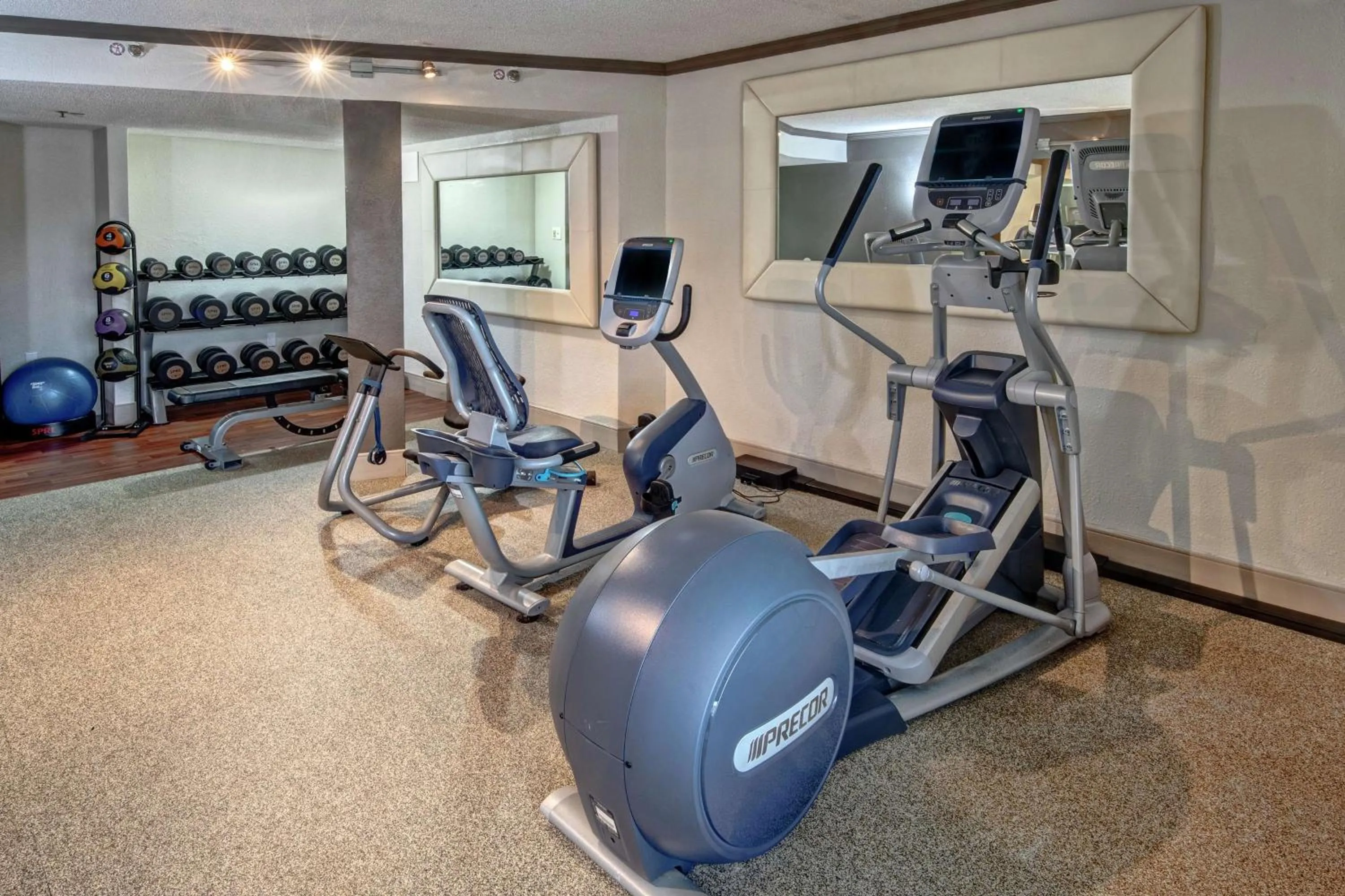 Fitness centre/facilities in DoubleTree by Hilton Jackson