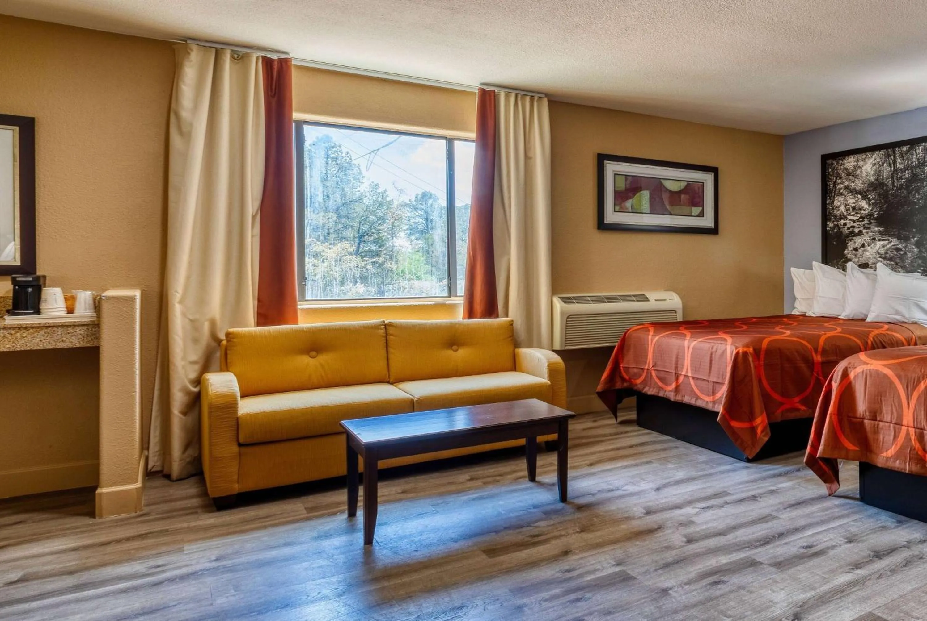 Photo of the whole room, Bed in Super 8 by Wyndham Payson