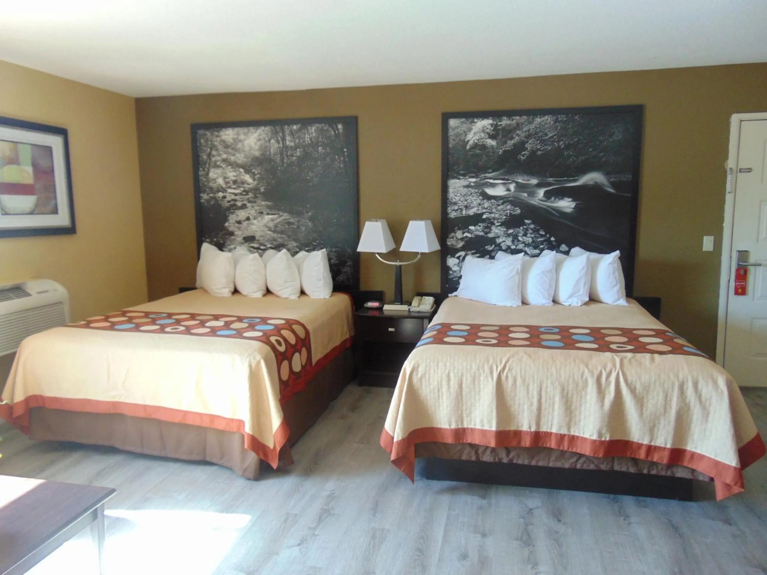 Bed in Super 8 by Wyndham Payson