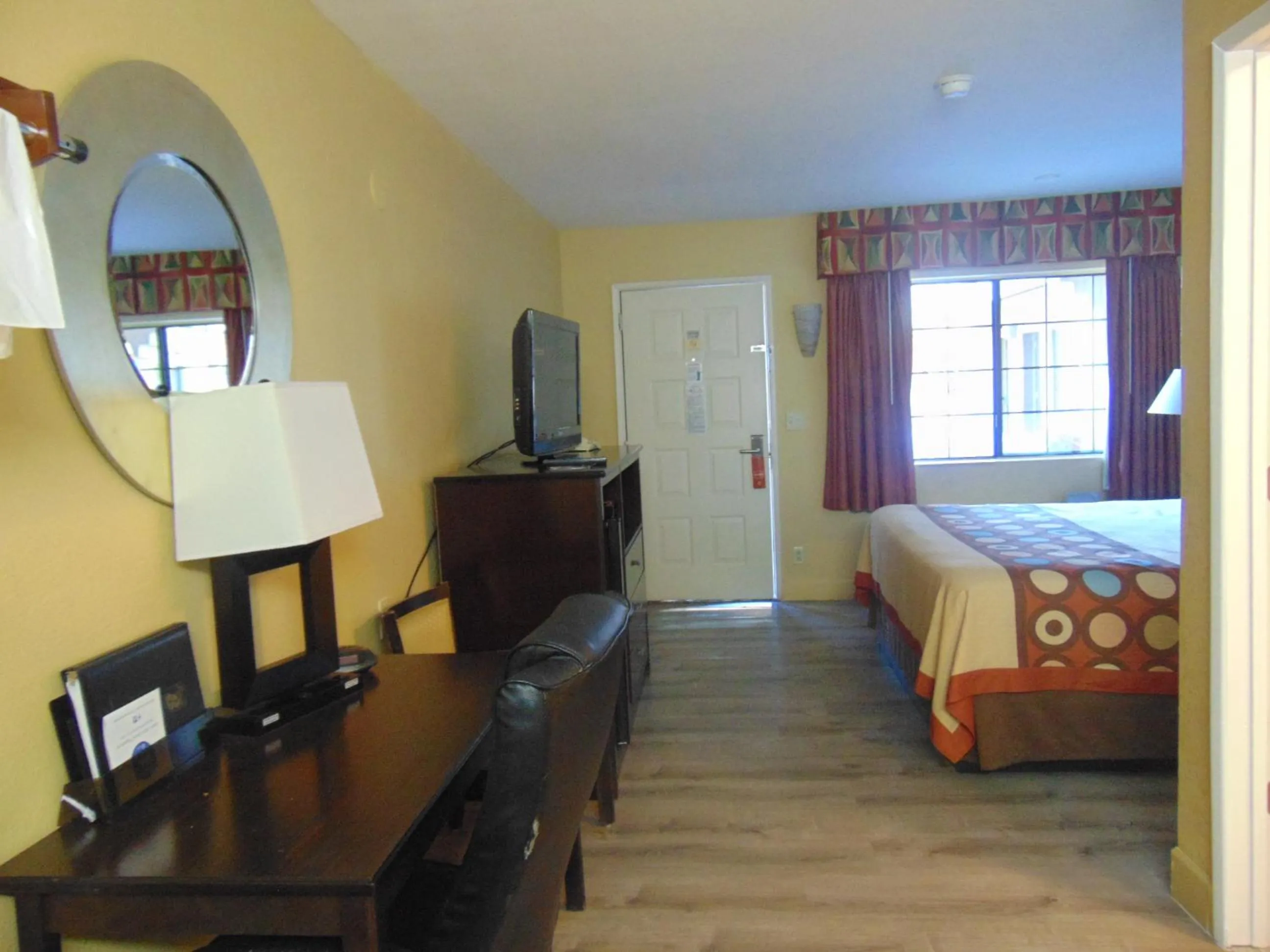 TV and multimedia, Bed in Super 8 by Wyndham Payson