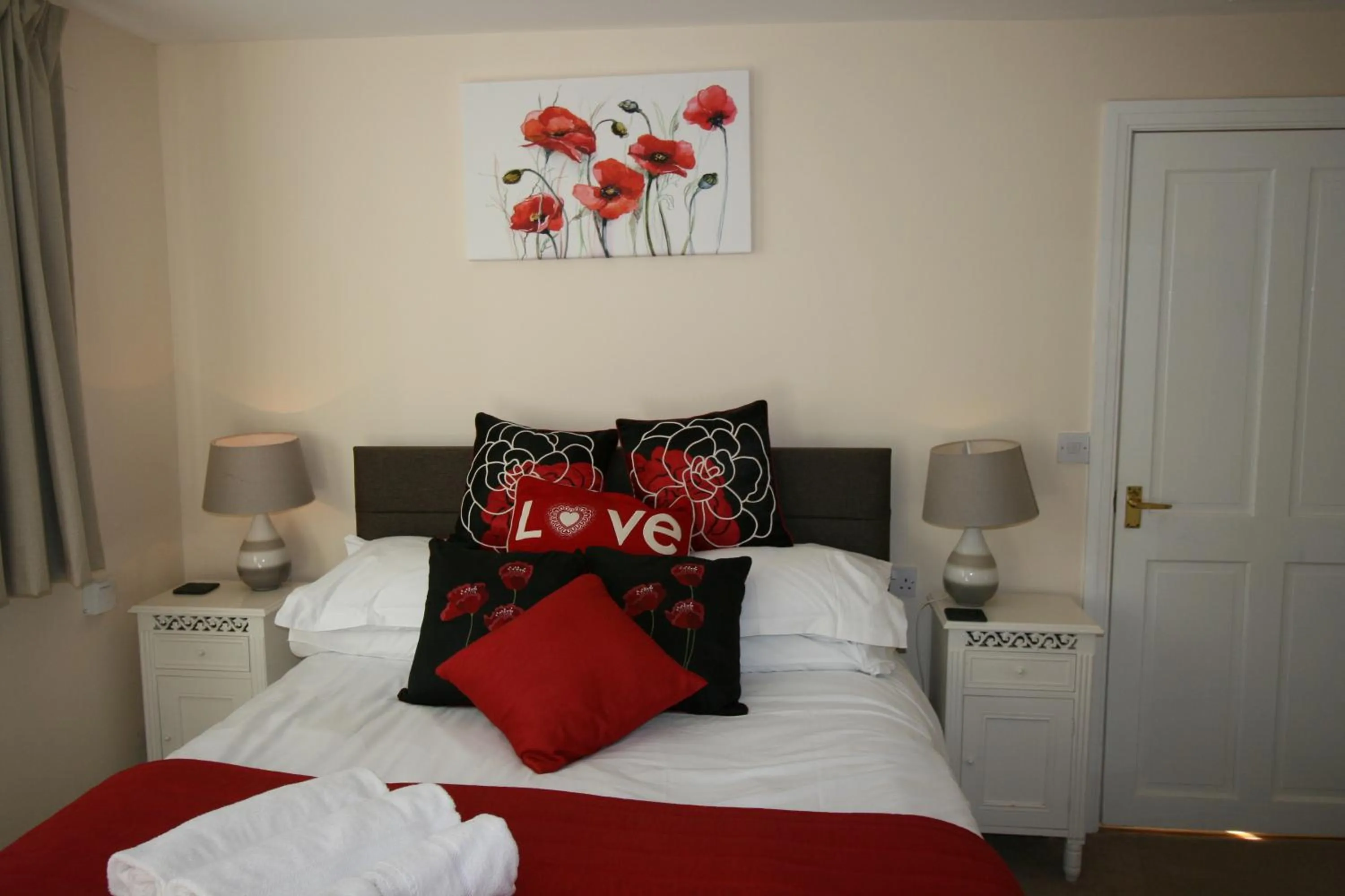 Bedroom, Bed in High Dalby House