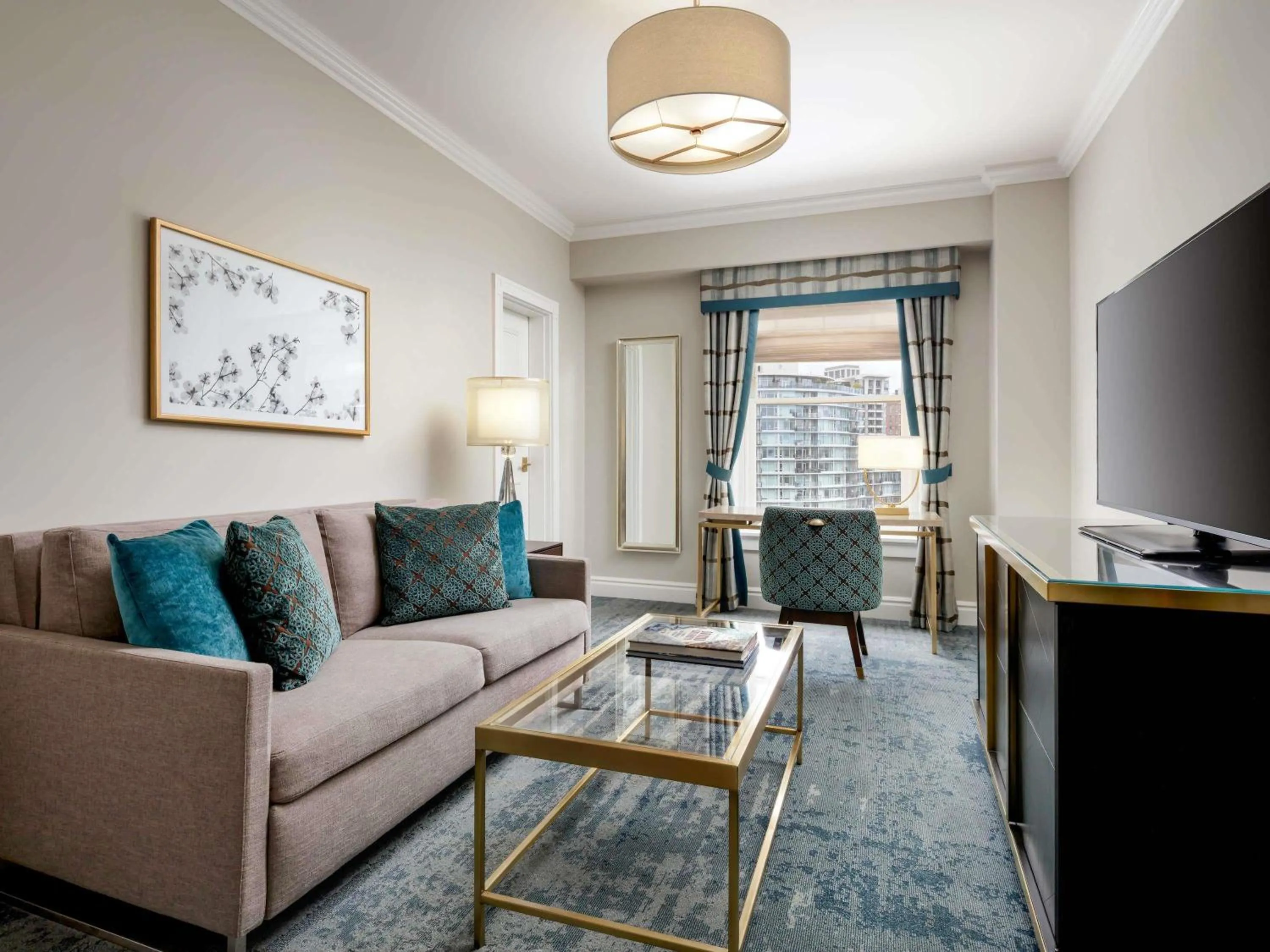 Bedroom in Fairmont Empress Hotel