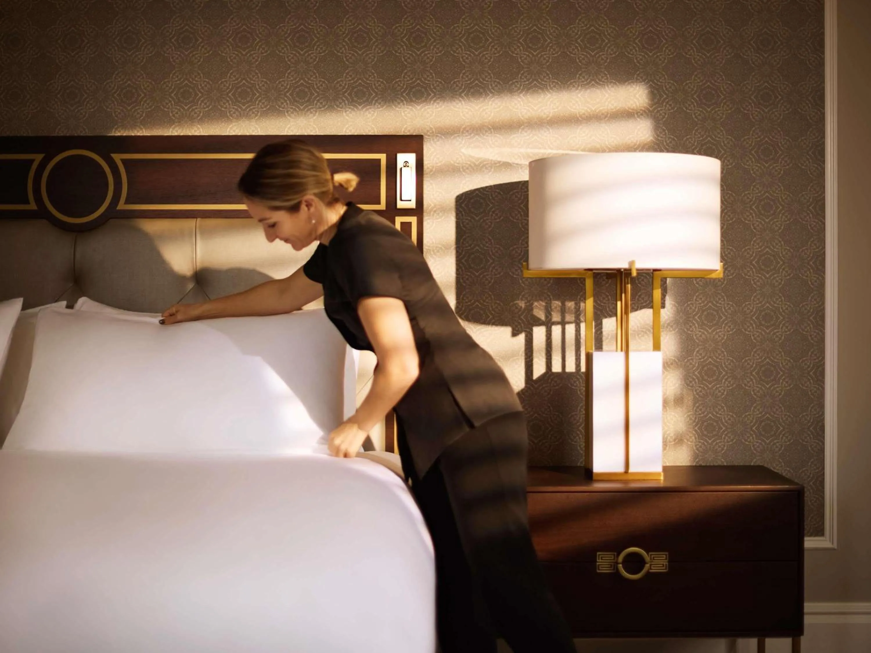 Bedroom, Bed in Fairmont Empress Hotel