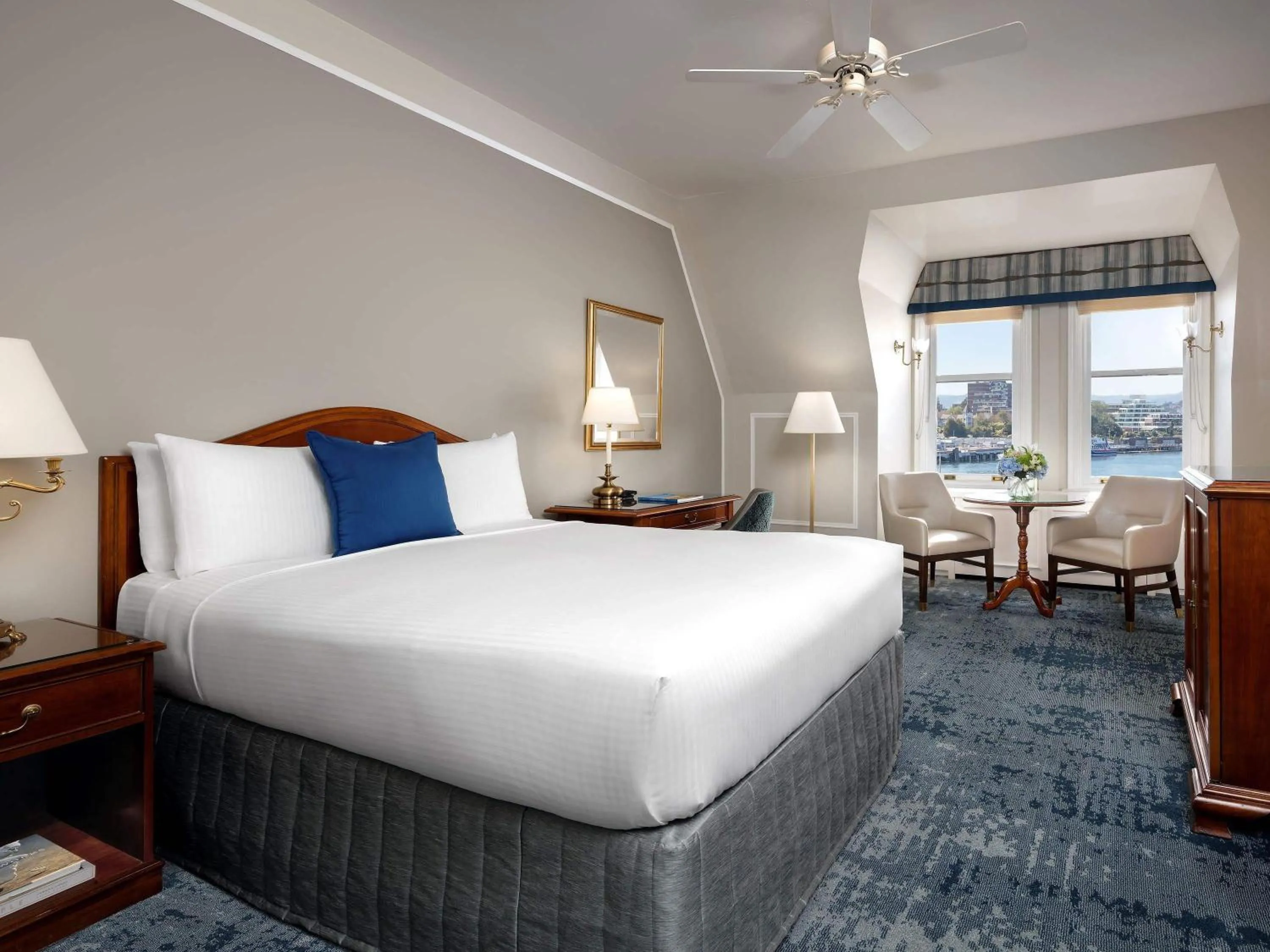 Bedroom, Bed in Fairmont Empress Hotel