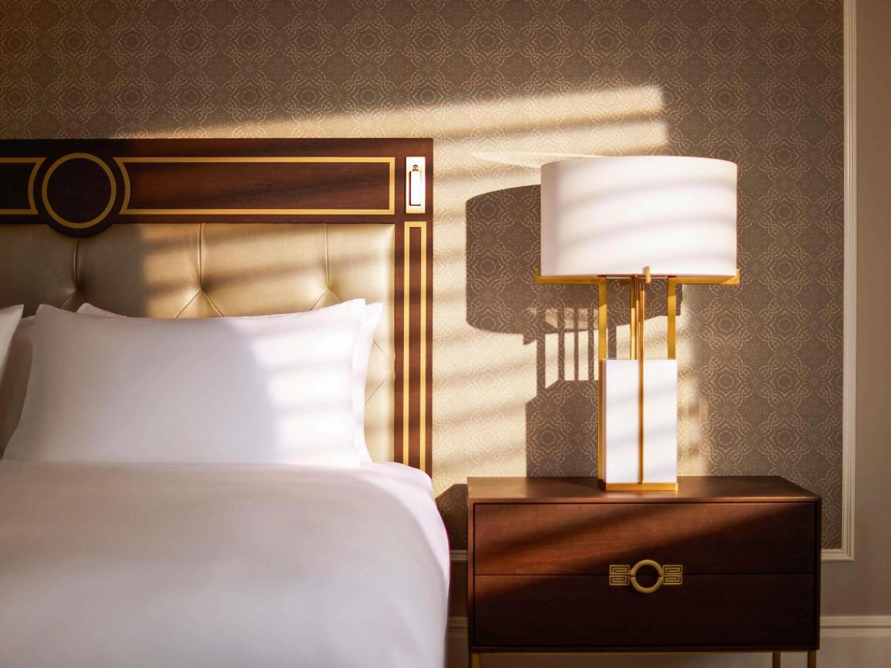 Bedroom, Bed in Fairmont Empress Hotel