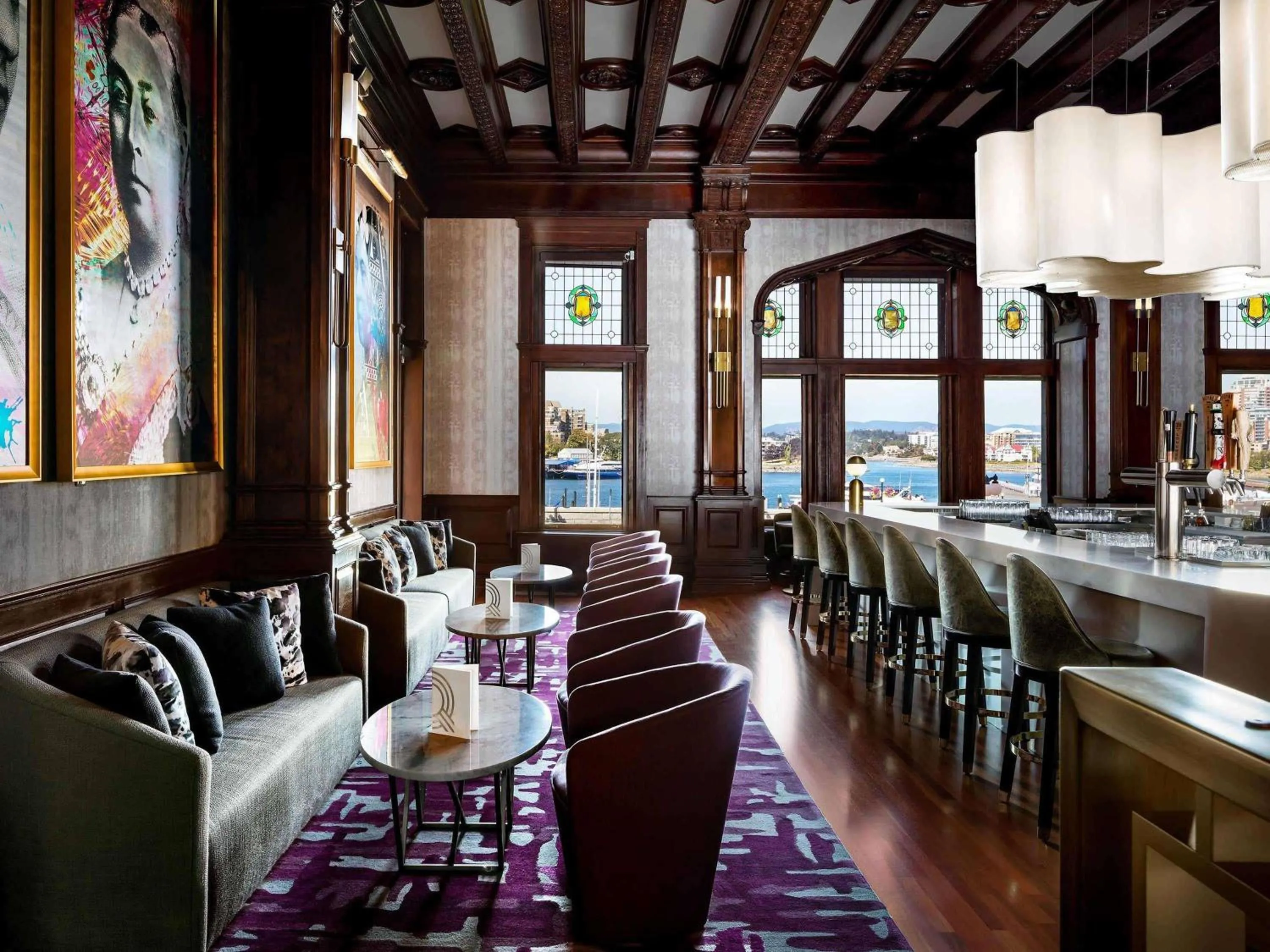 Lounge or bar in Fairmont Empress Hotel