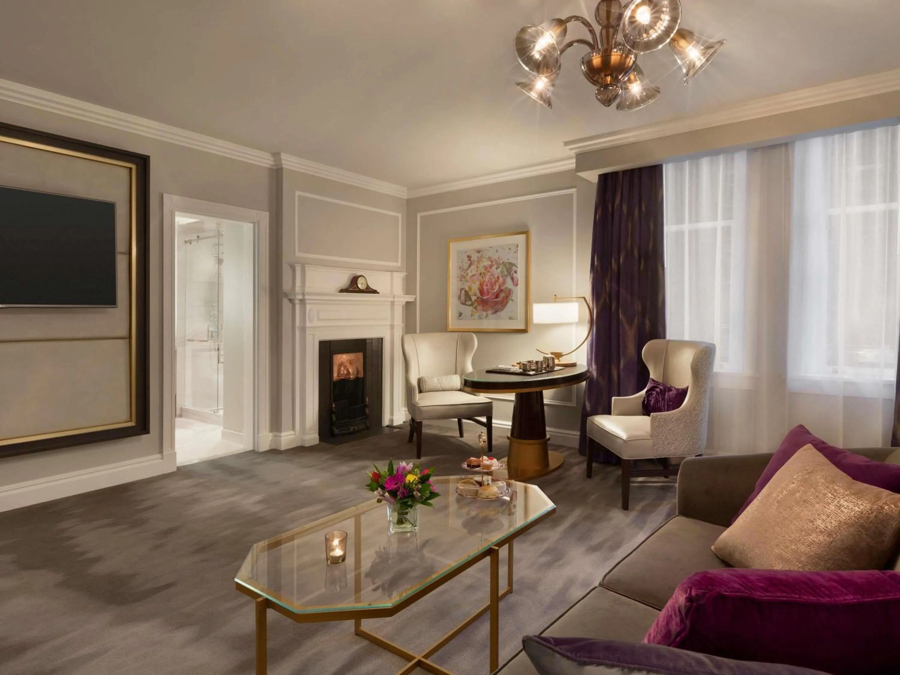 Bedroom in Fairmont Empress Hotel