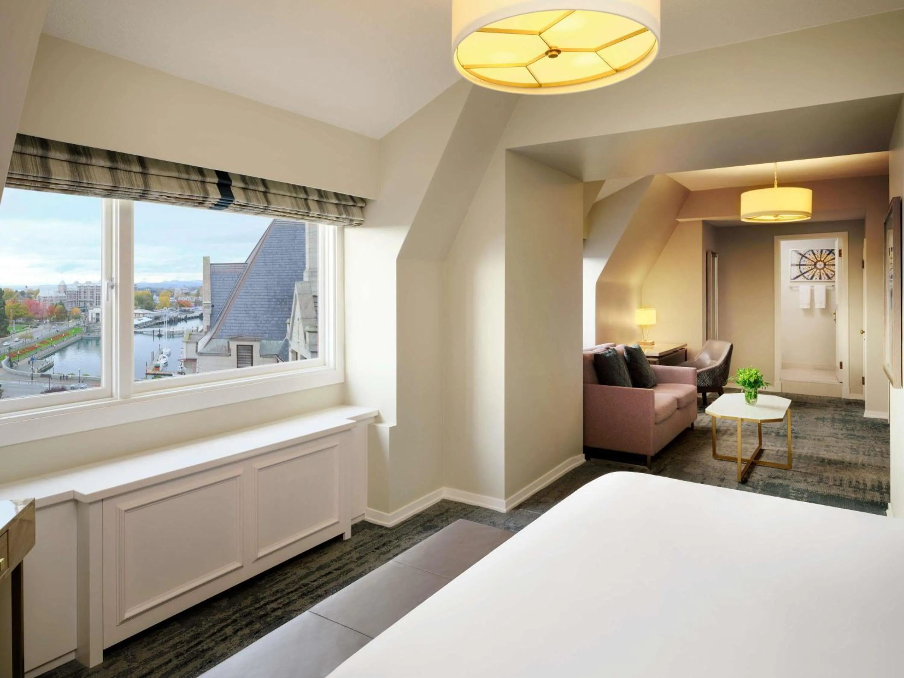 Bedroom, Bed in Fairmont Empress Hotel