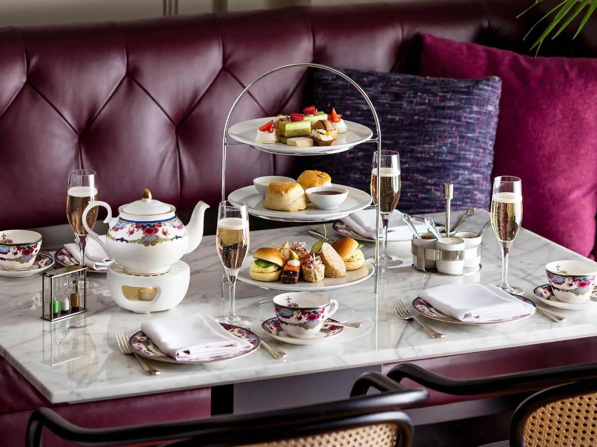 Lounge or bar in Fairmont Empress Hotel