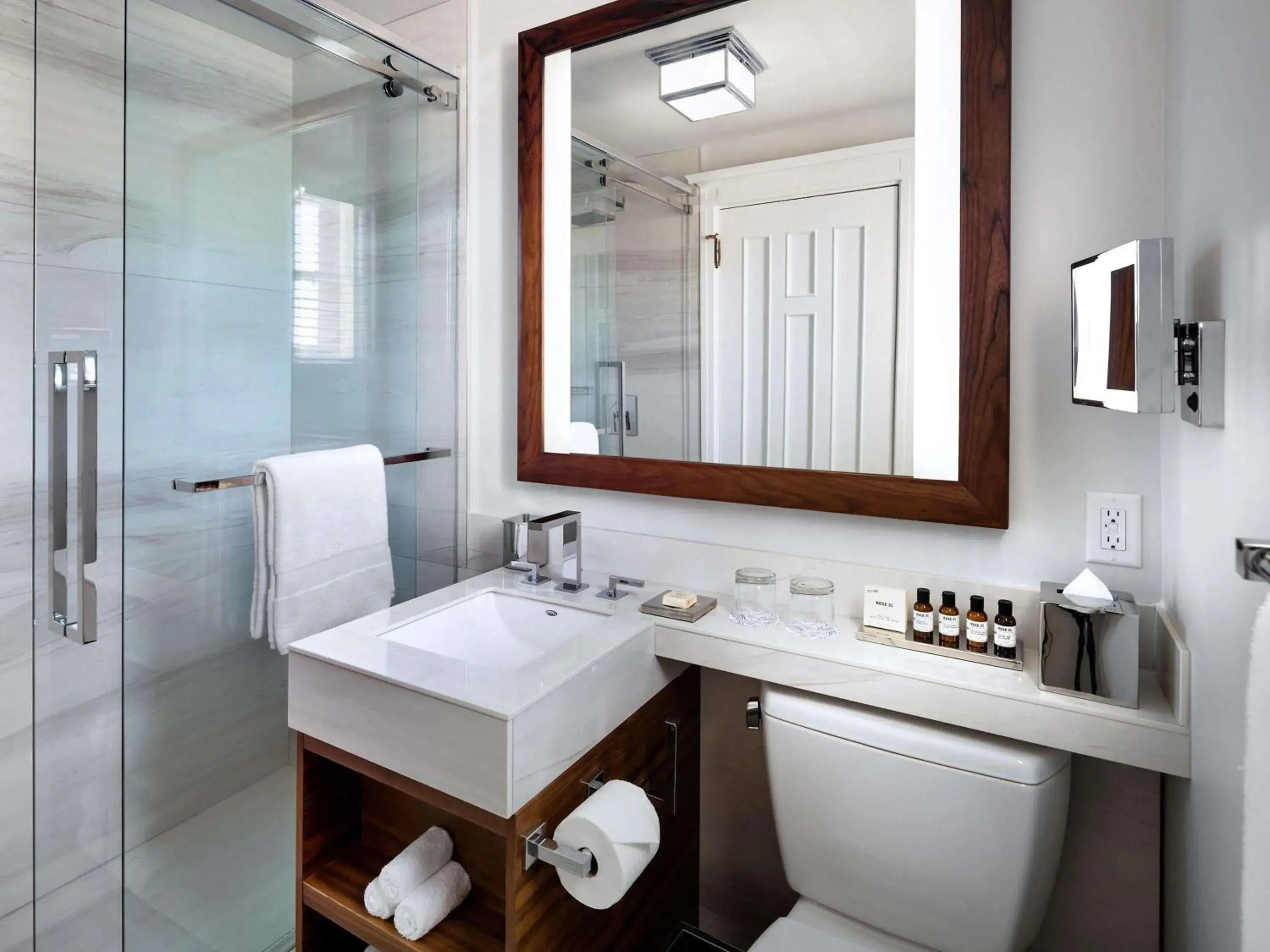 Fairmont Harbor View 1 Queen in Fairmont Empress Hotel Fairmont Harbor View 1 Queen in Fairmont Empress Hotel