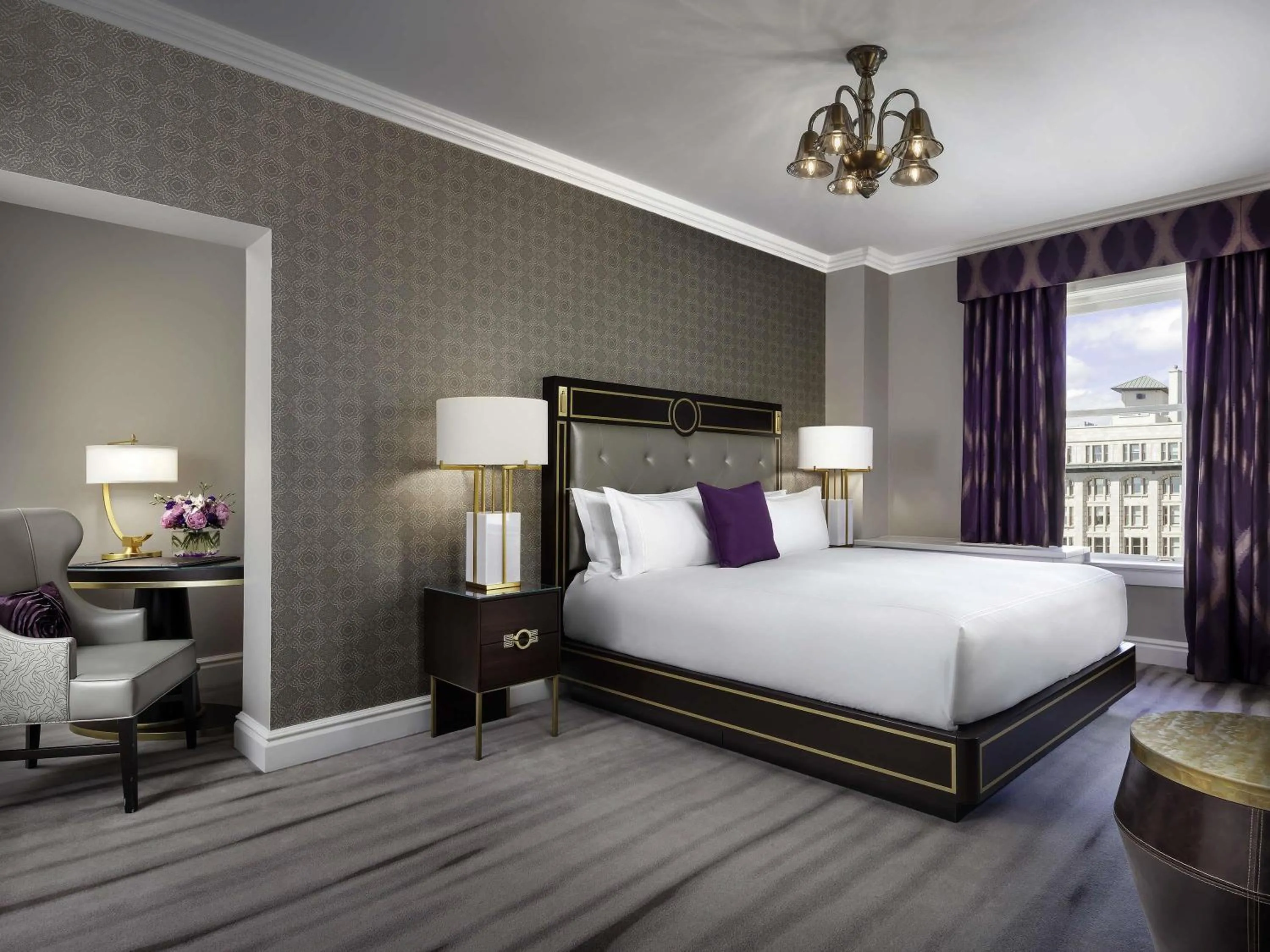 Bedroom, Bed in Fairmont Empress Hotel