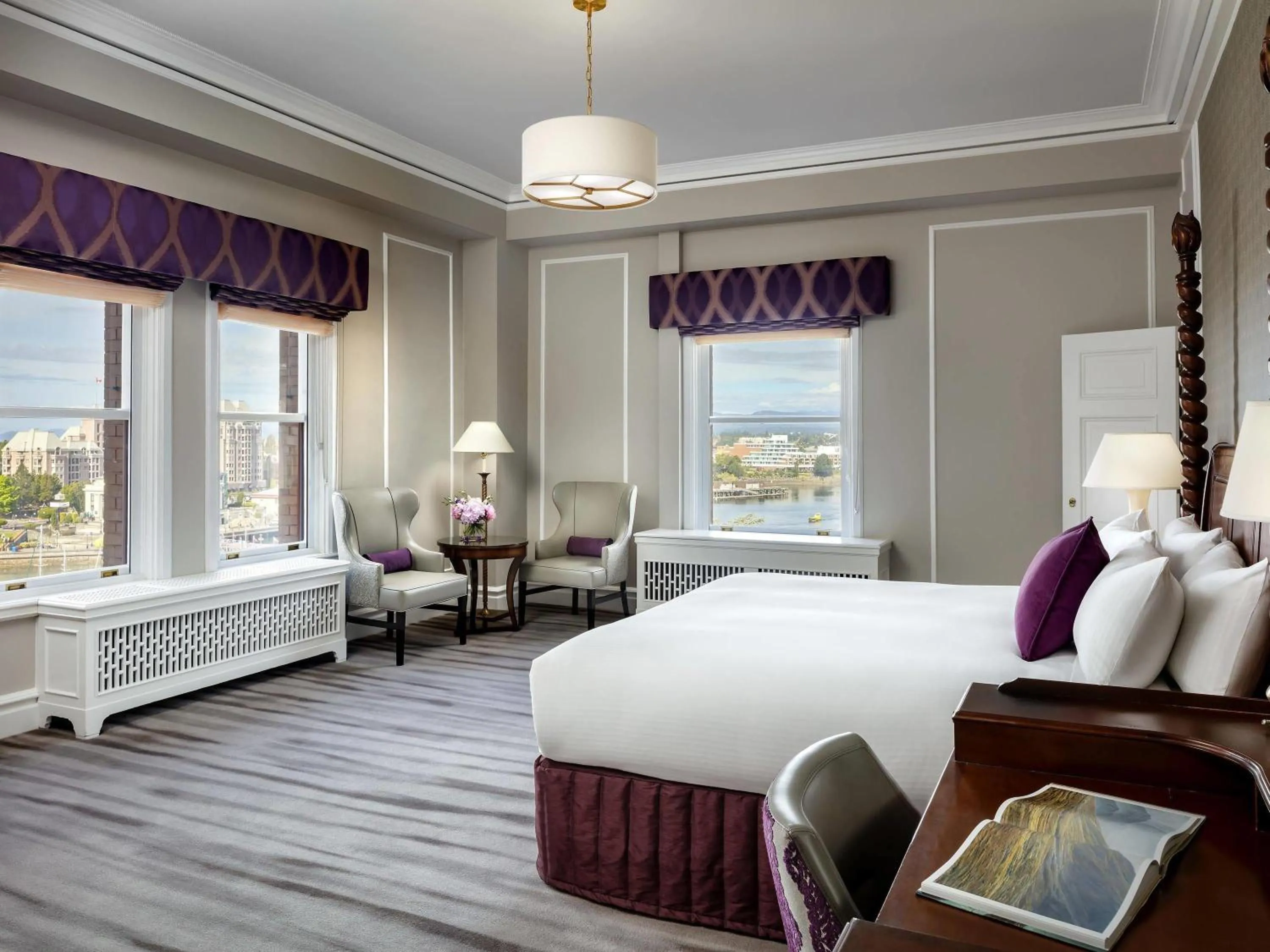 Photo of the whole room, Bed in Fairmont Empress Hotel