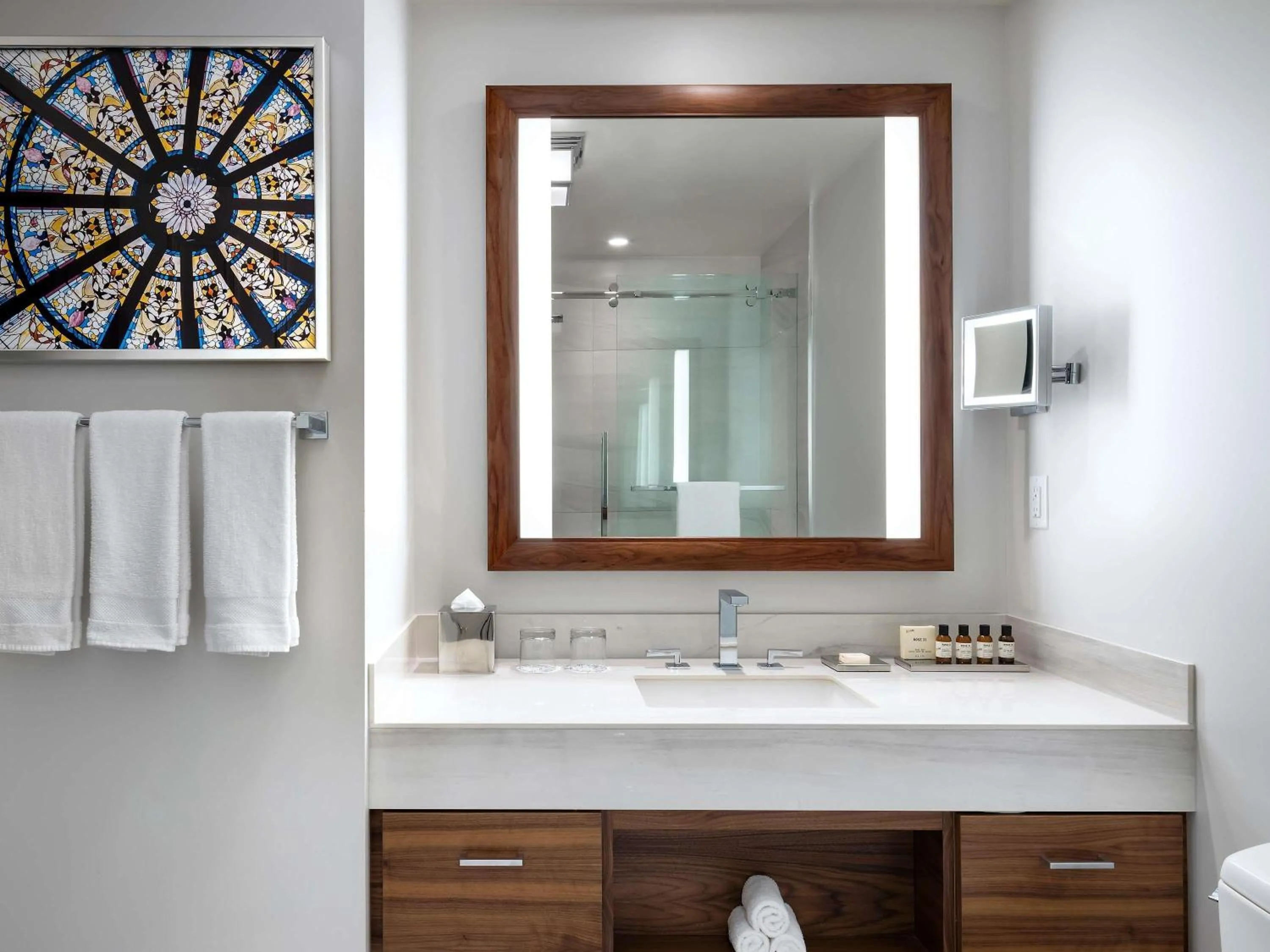 Bedroom in Fairmont Empress Hotel