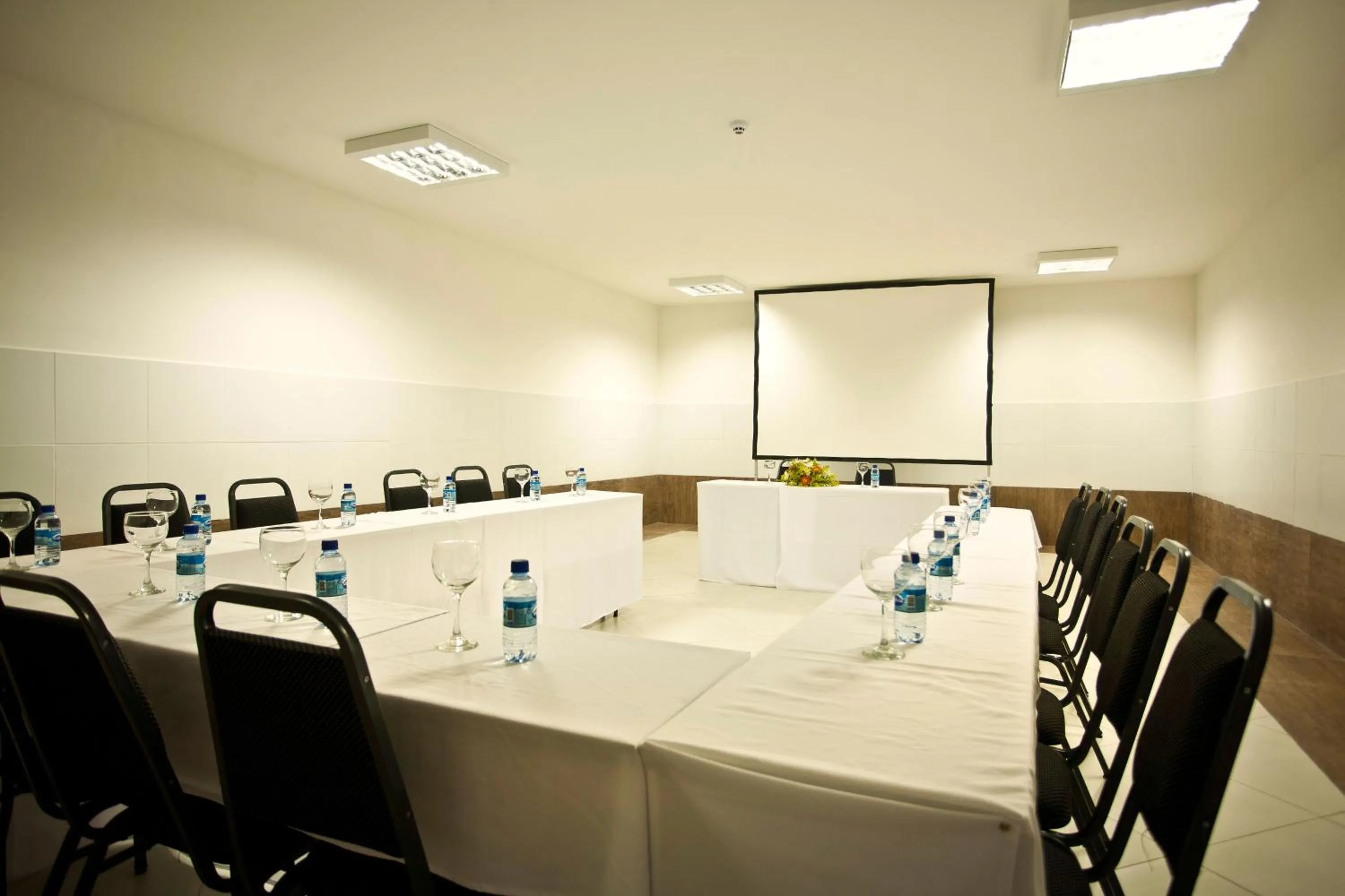 Business facilities in Hotel Canarius de Gravatá