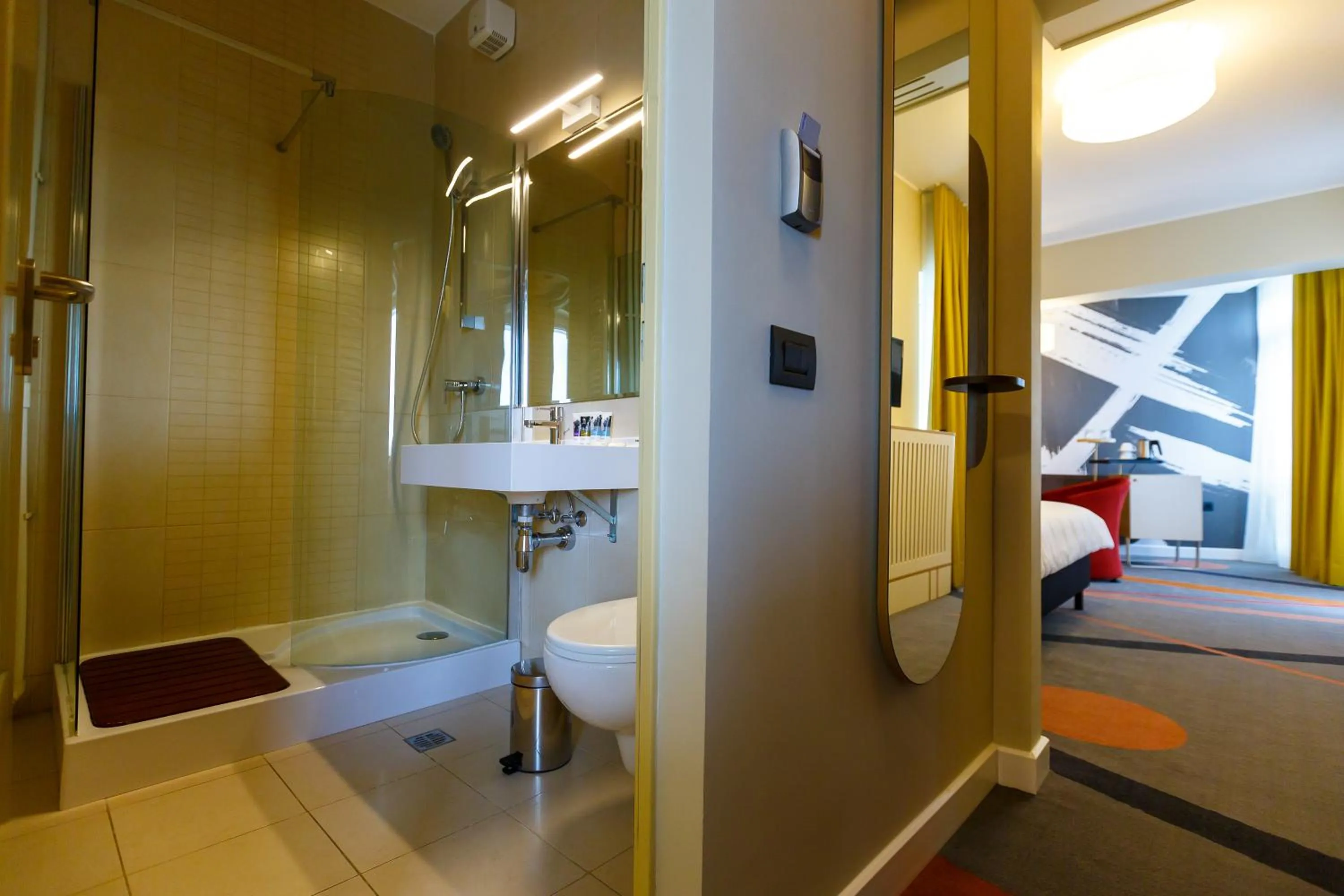 Bathroom, Bed in Mercure Galati Centrum
