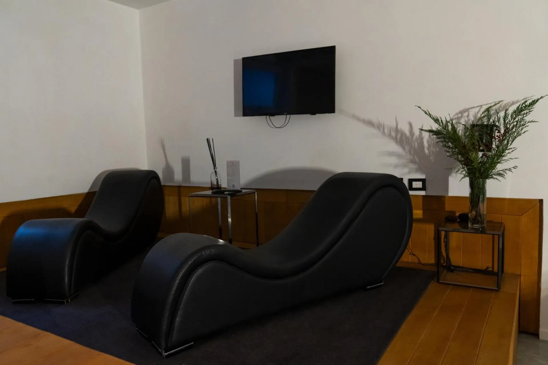 TV and multimedia in Secret Garden Resort & Spa