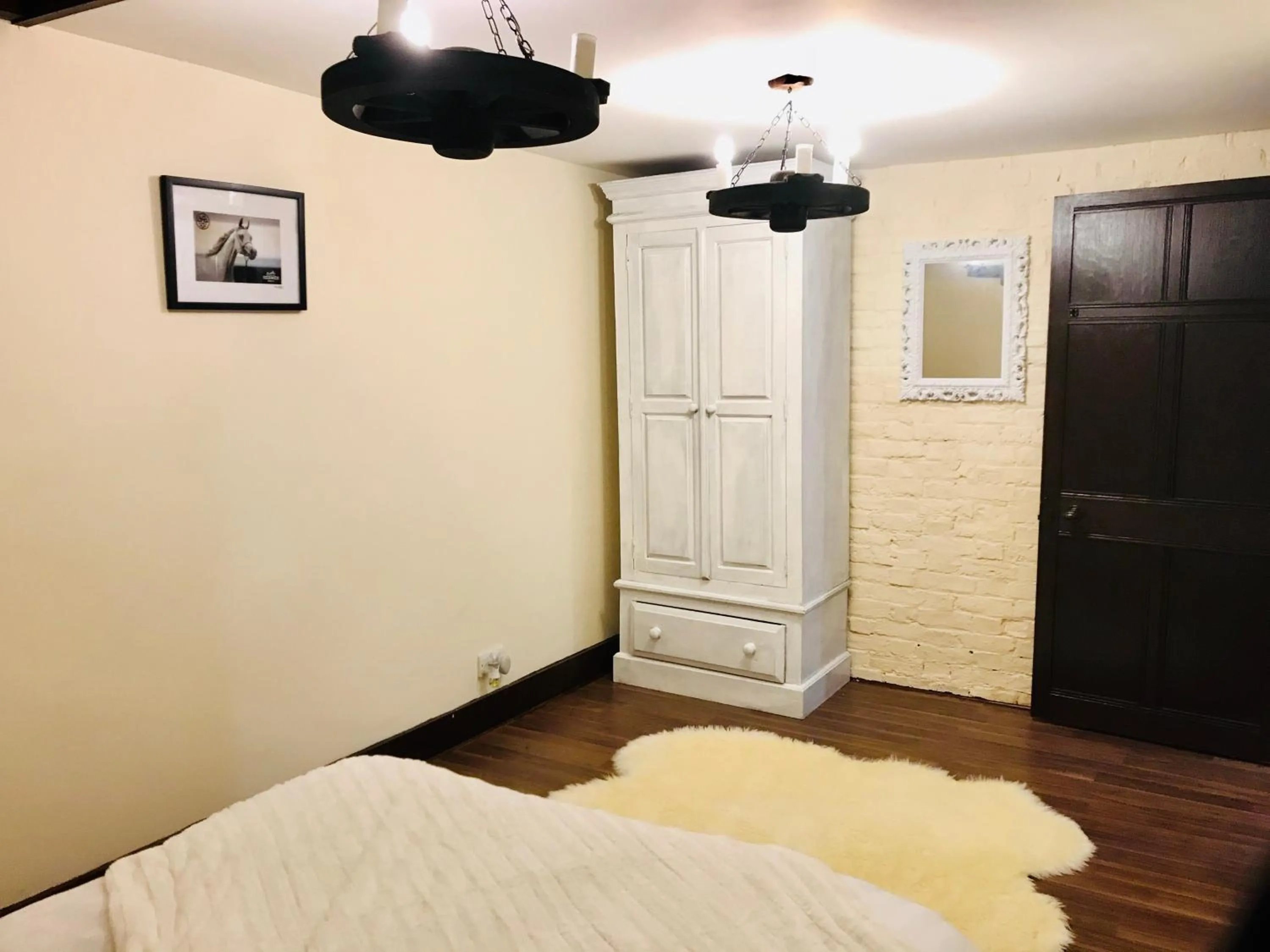 Bed in Oldlands Farmhouse Gatwick