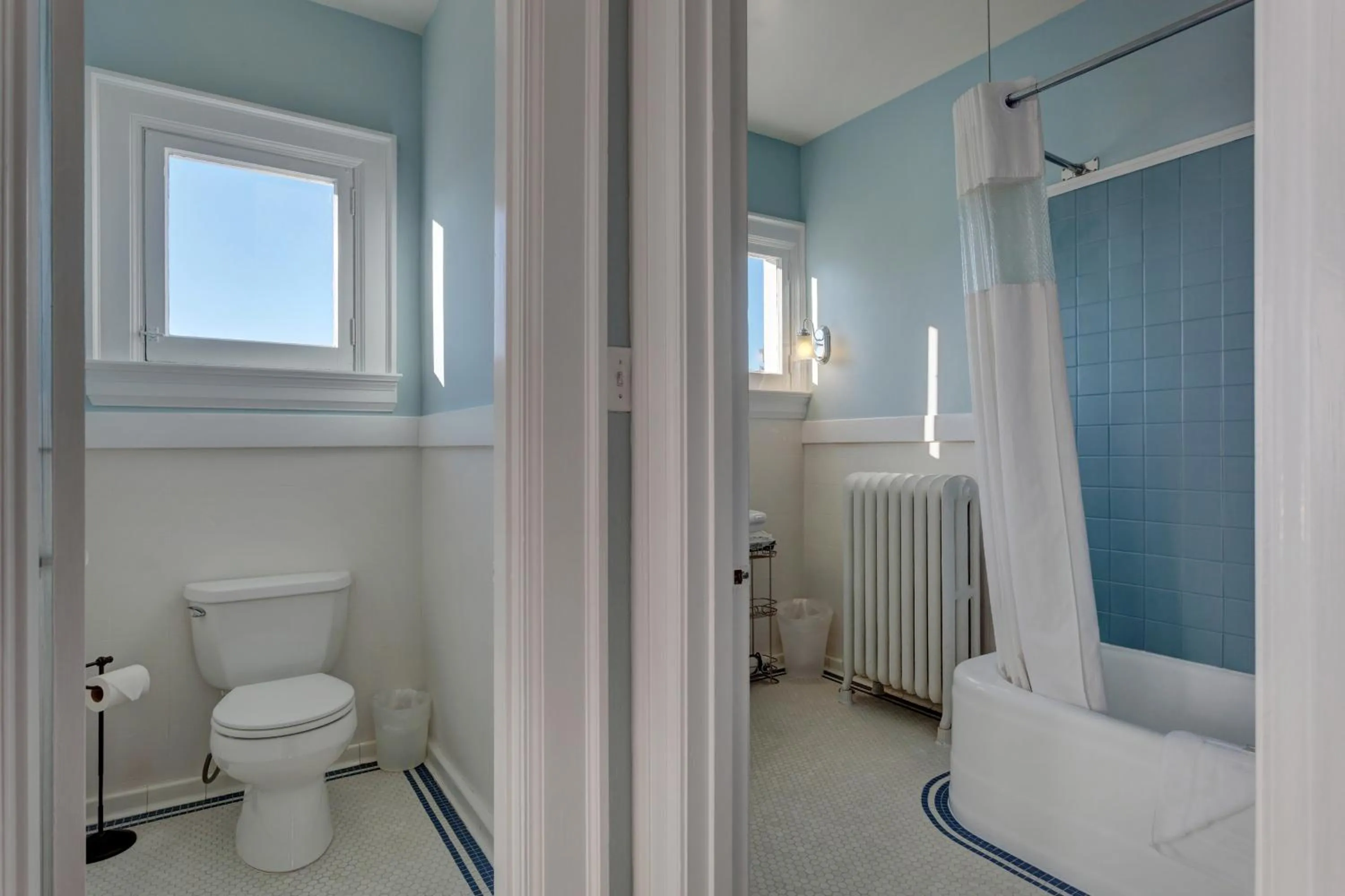 Bathroom in Nantucket Inn - Anacortes