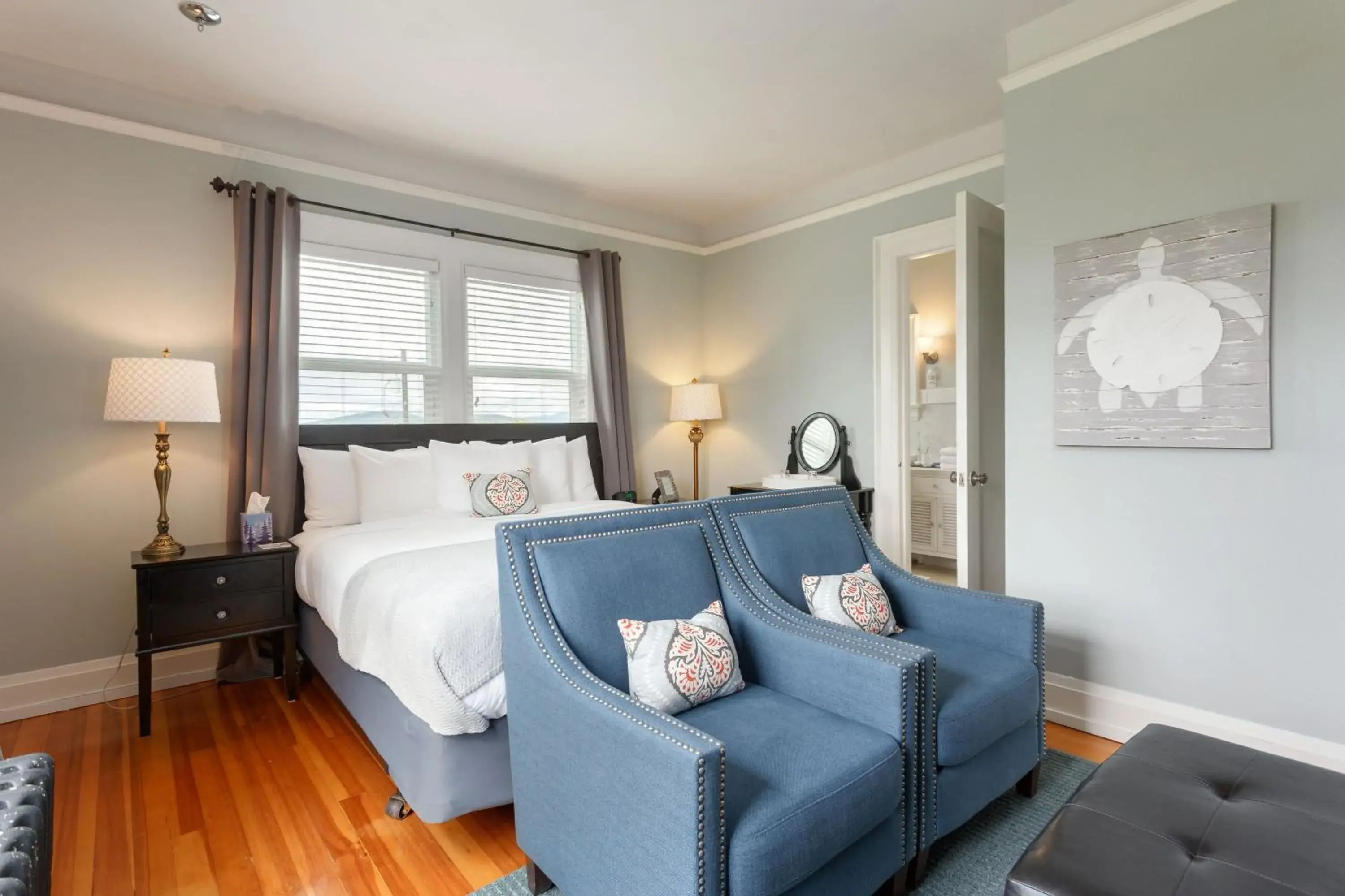 Standard King Room - Mermaid in Nantucket Inn - Anacortes Standard King Room - Mermaid in Nantucket Inn - Anacortes