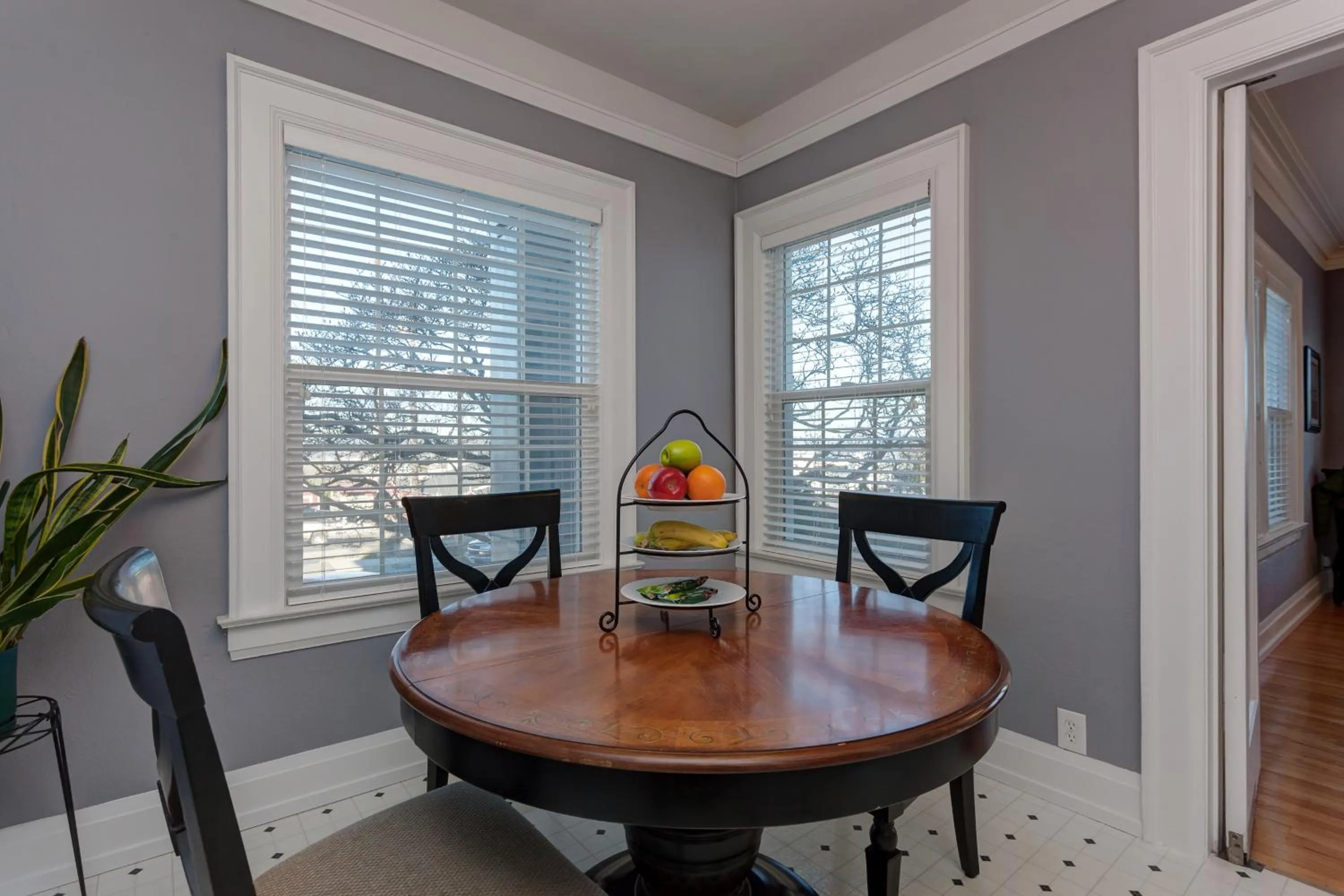 Dining area in Nantucket Inn - Anacortes