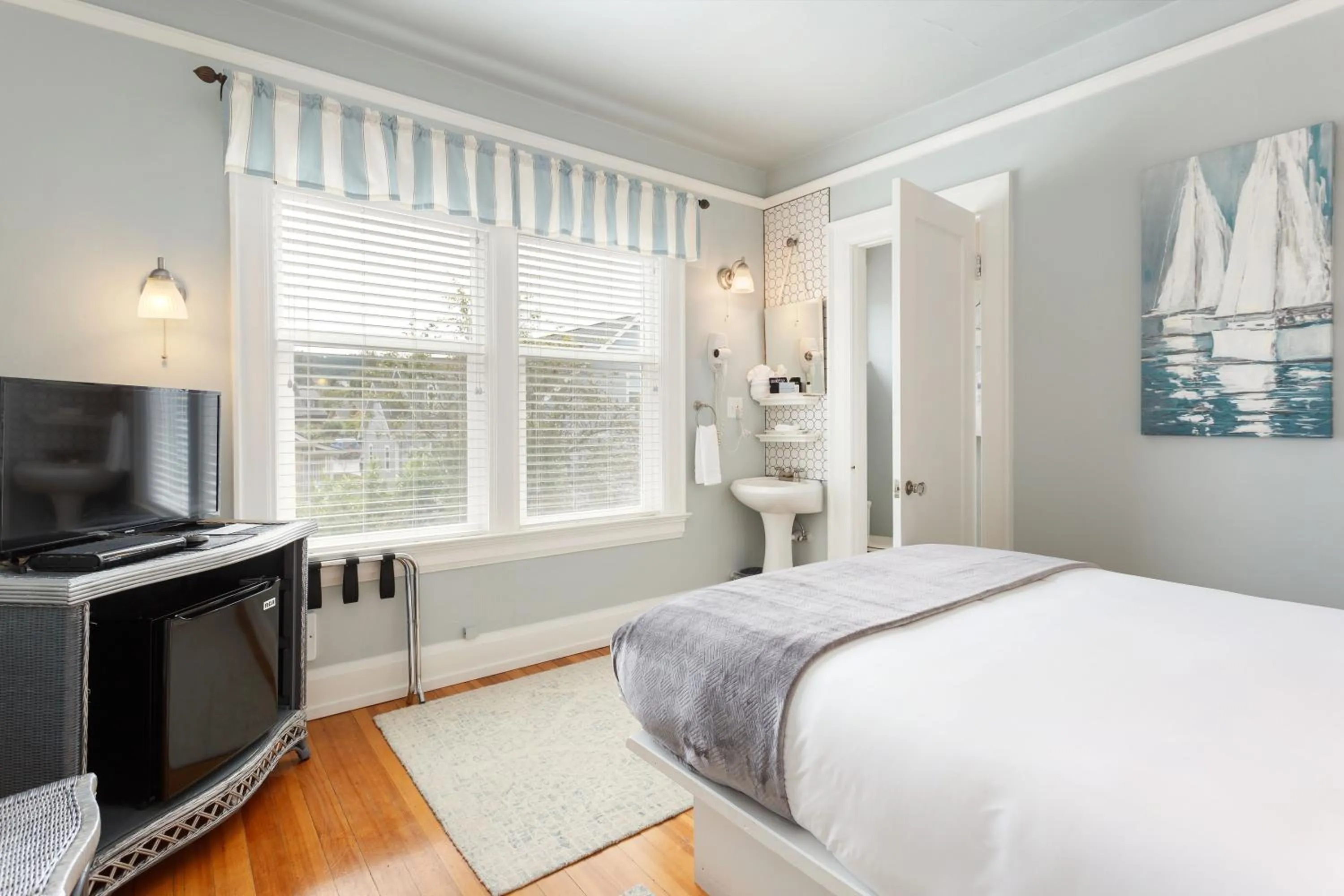 Nantucket Inn - Anacortes