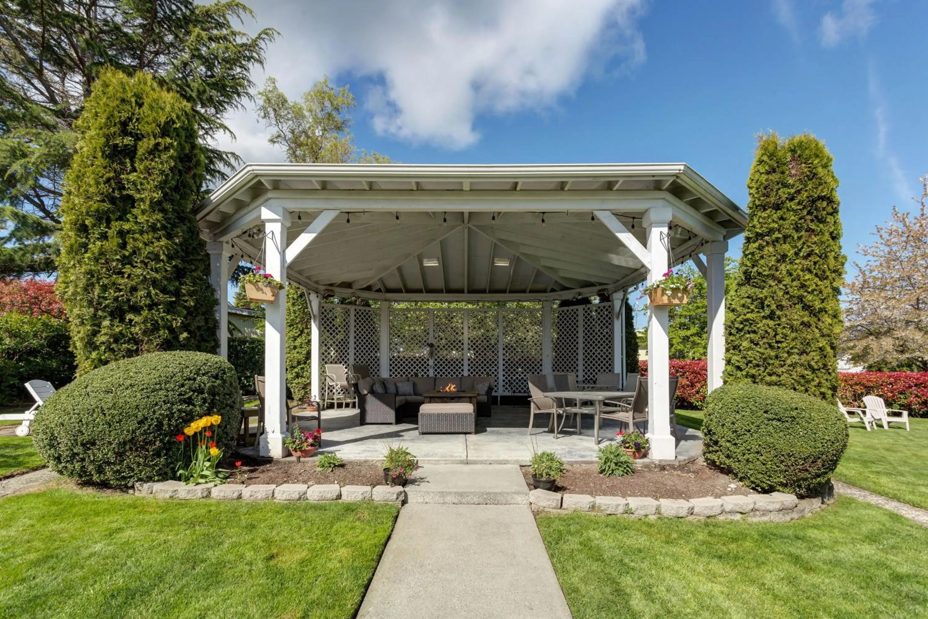 Patio in Nantucket Inn - Anacortes