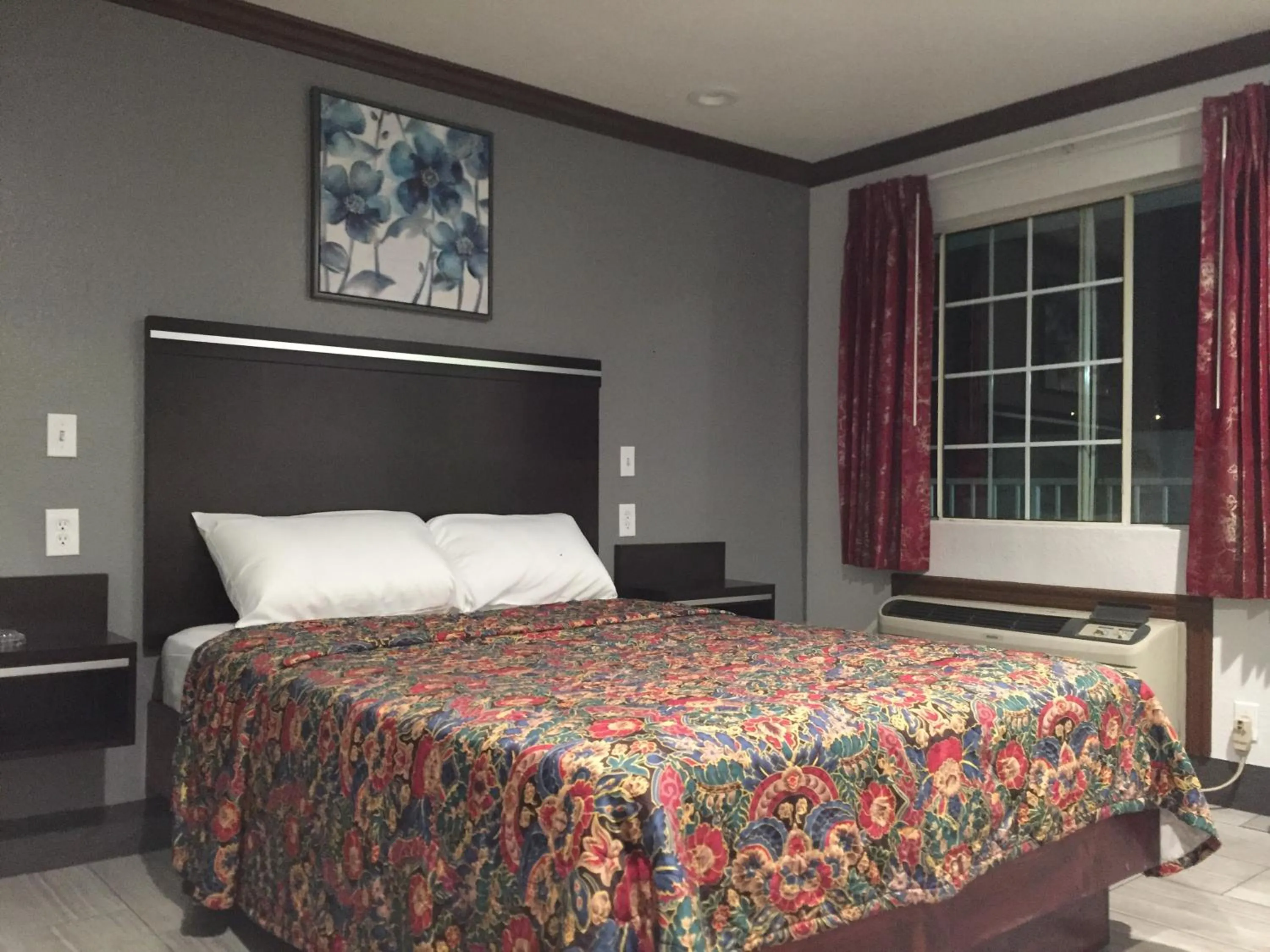 Bed in Starlight Inn, Valley Blvd - Downtown LA