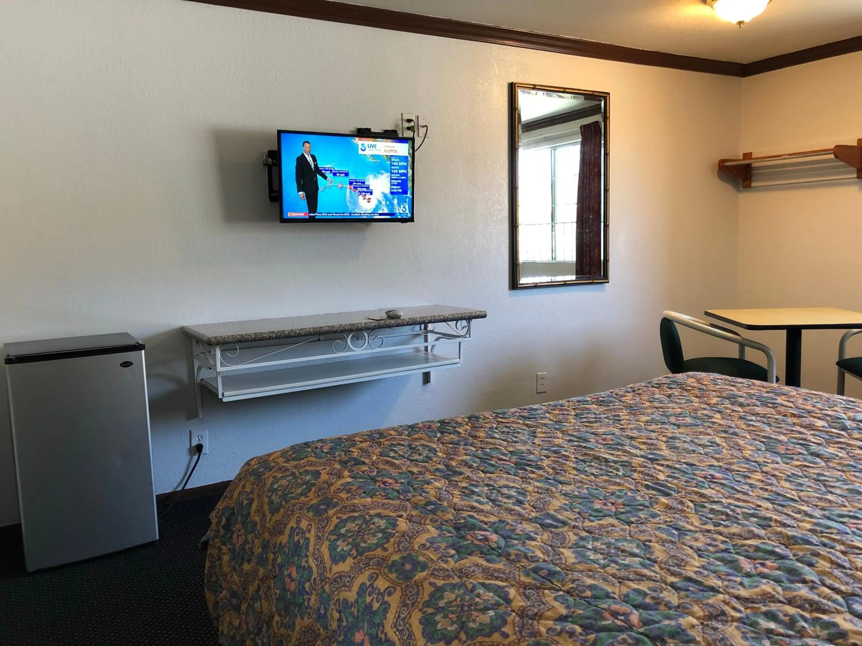 Bed in Starlight Inn, Valley Blvd - Downtown LA