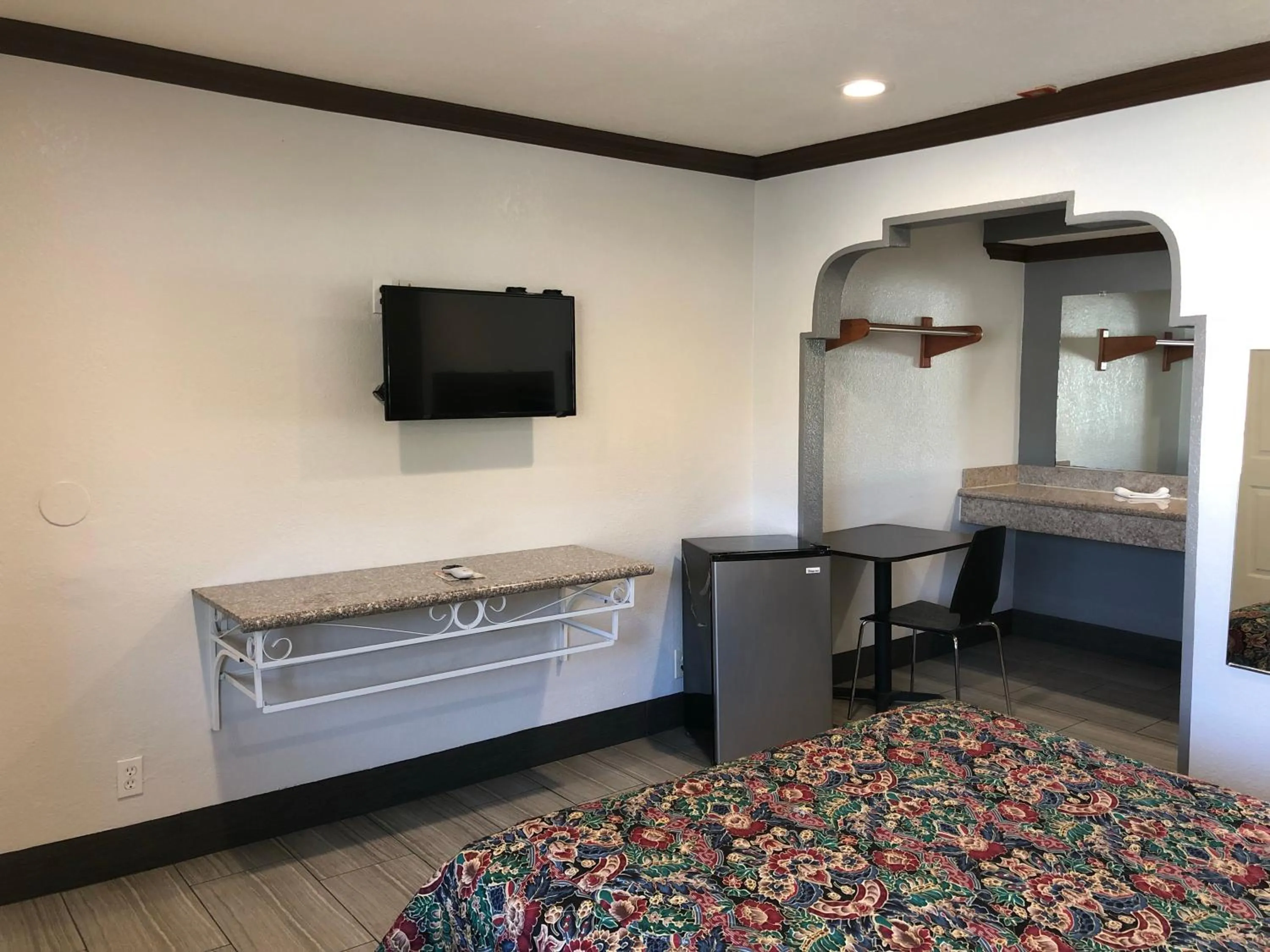 Bed in Starlight Inn, Valley Blvd - Downtown LA