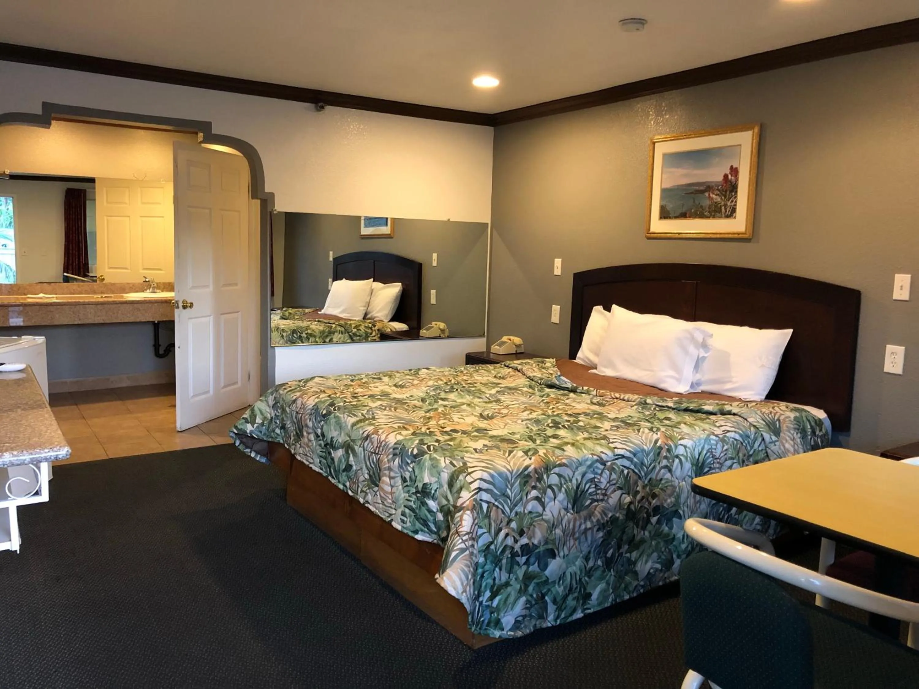 Bed in Starlight Inn, Valley Blvd - Downtown LA