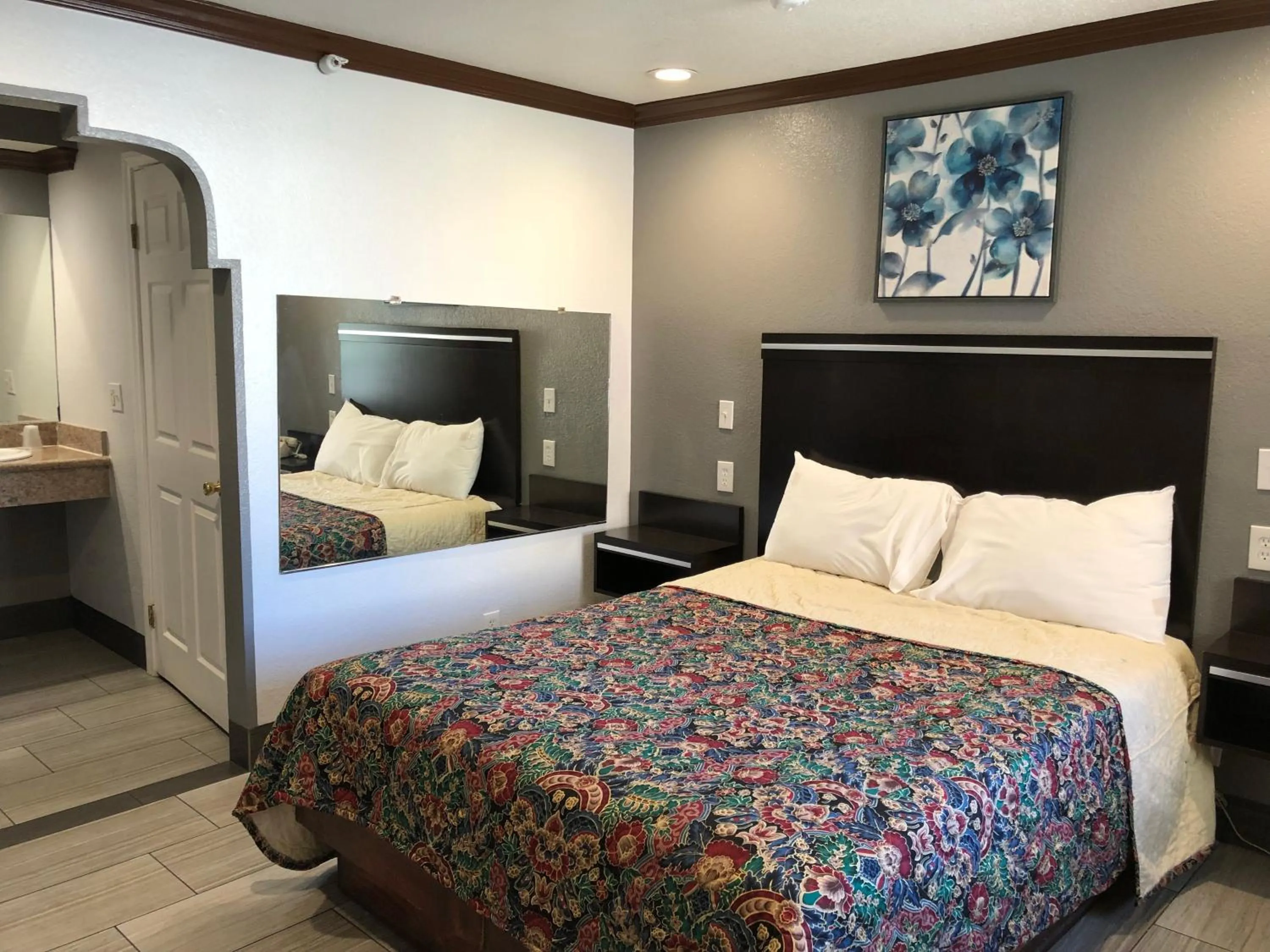 Bed in Starlight Inn, Valley Blvd - Downtown LA