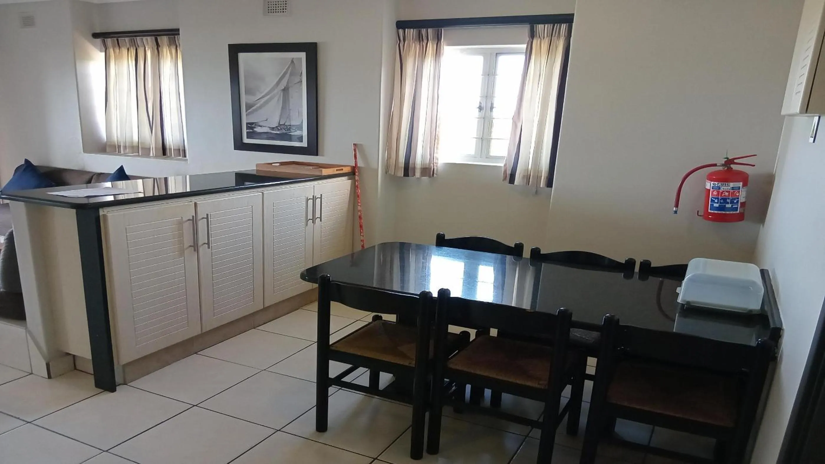 Dining area in Sunrise Beach Resort