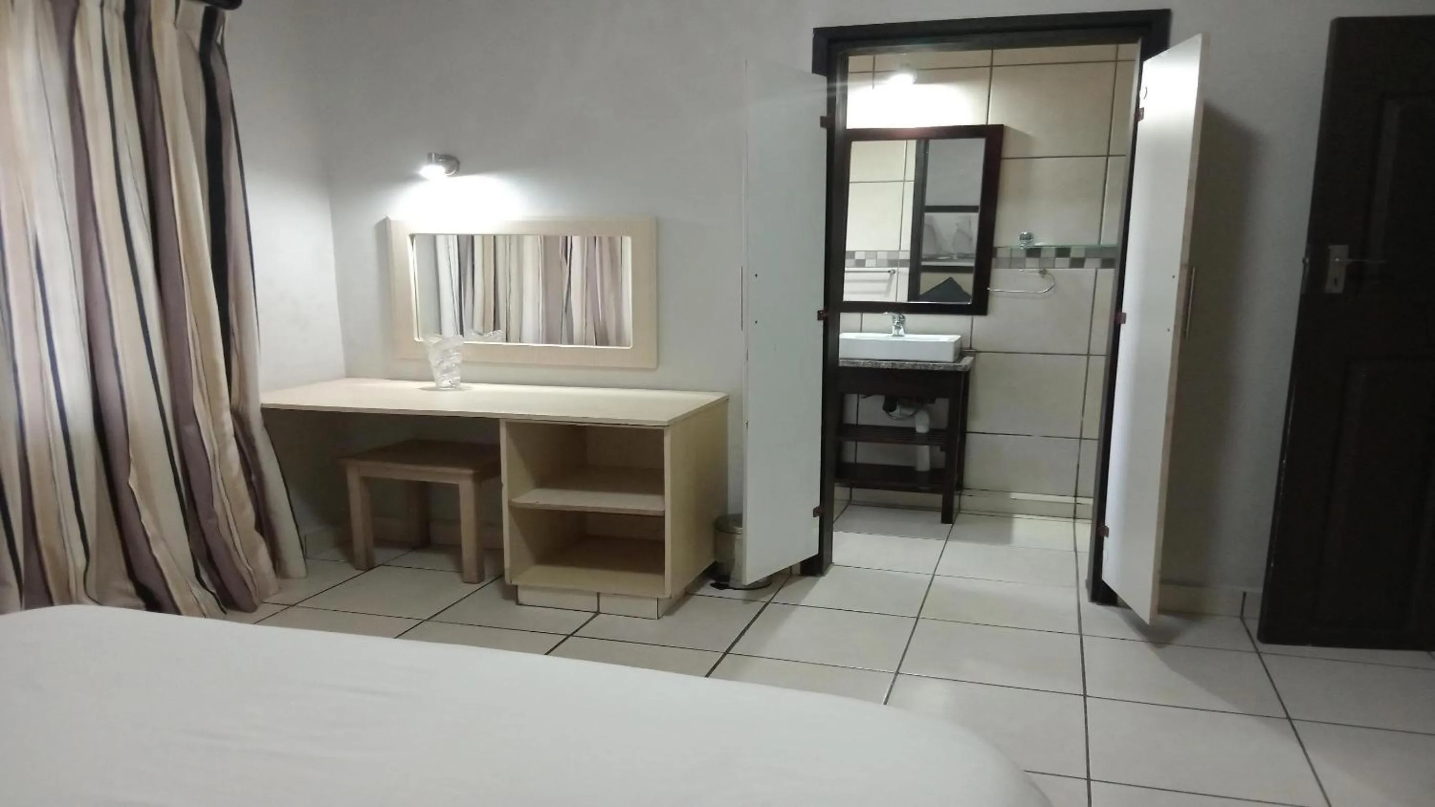 Photo of the whole room, Bed in Sunrise Beach Resort