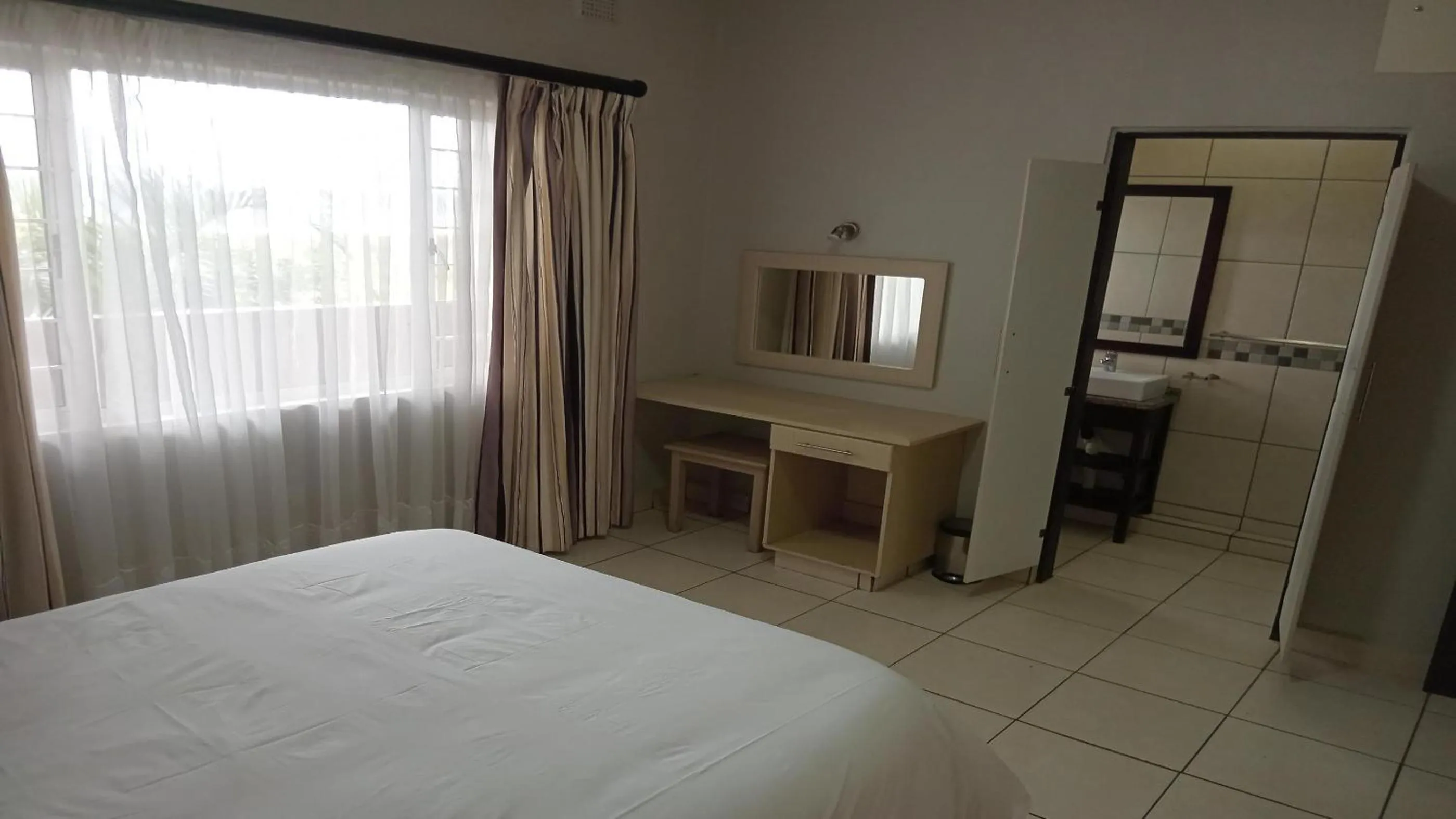 Photo of the whole room, Bed in Sunrise Beach Resort