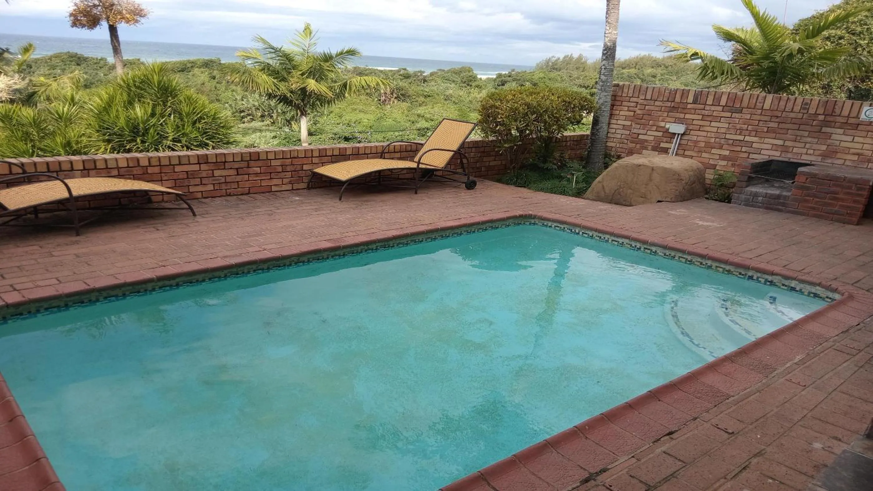 Swimming pool in Sunrise Beach Resort