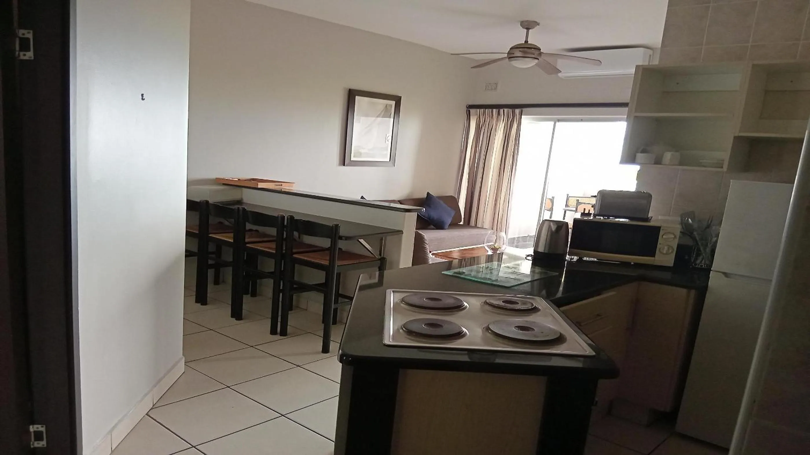 Dining area in Sunrise Beach Resort