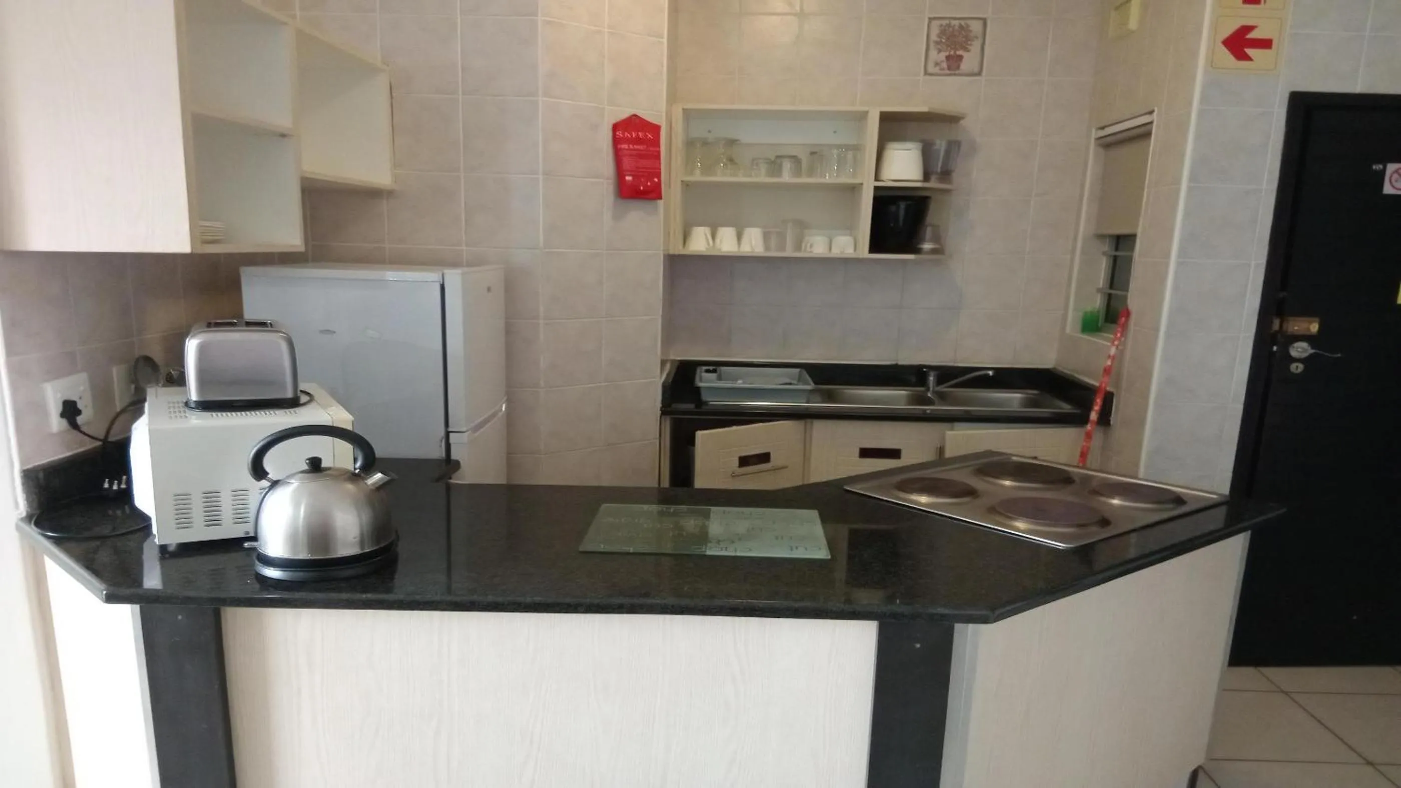 Dining area in Sunrise Beach Resort