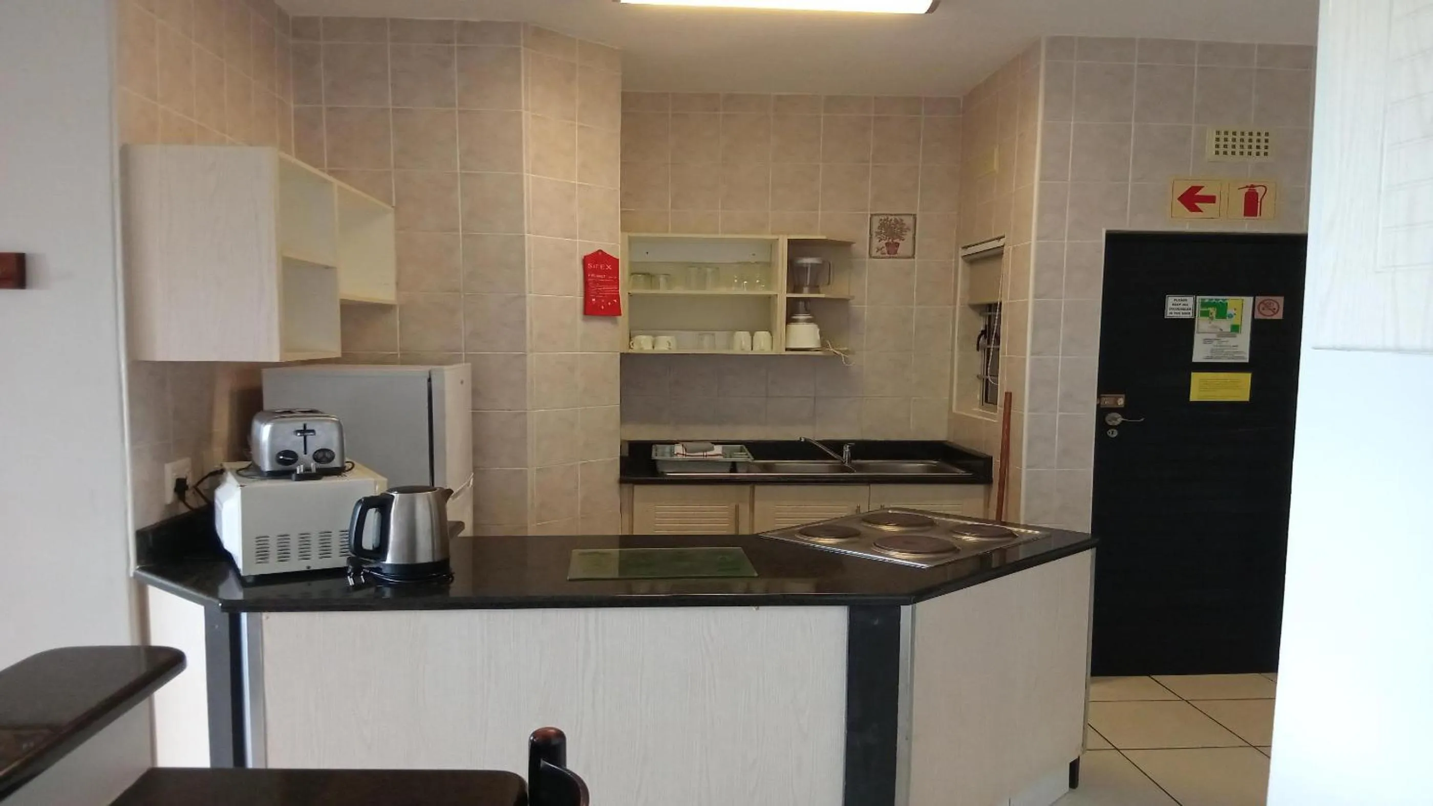 Dining area in Sunrise Beach Resort