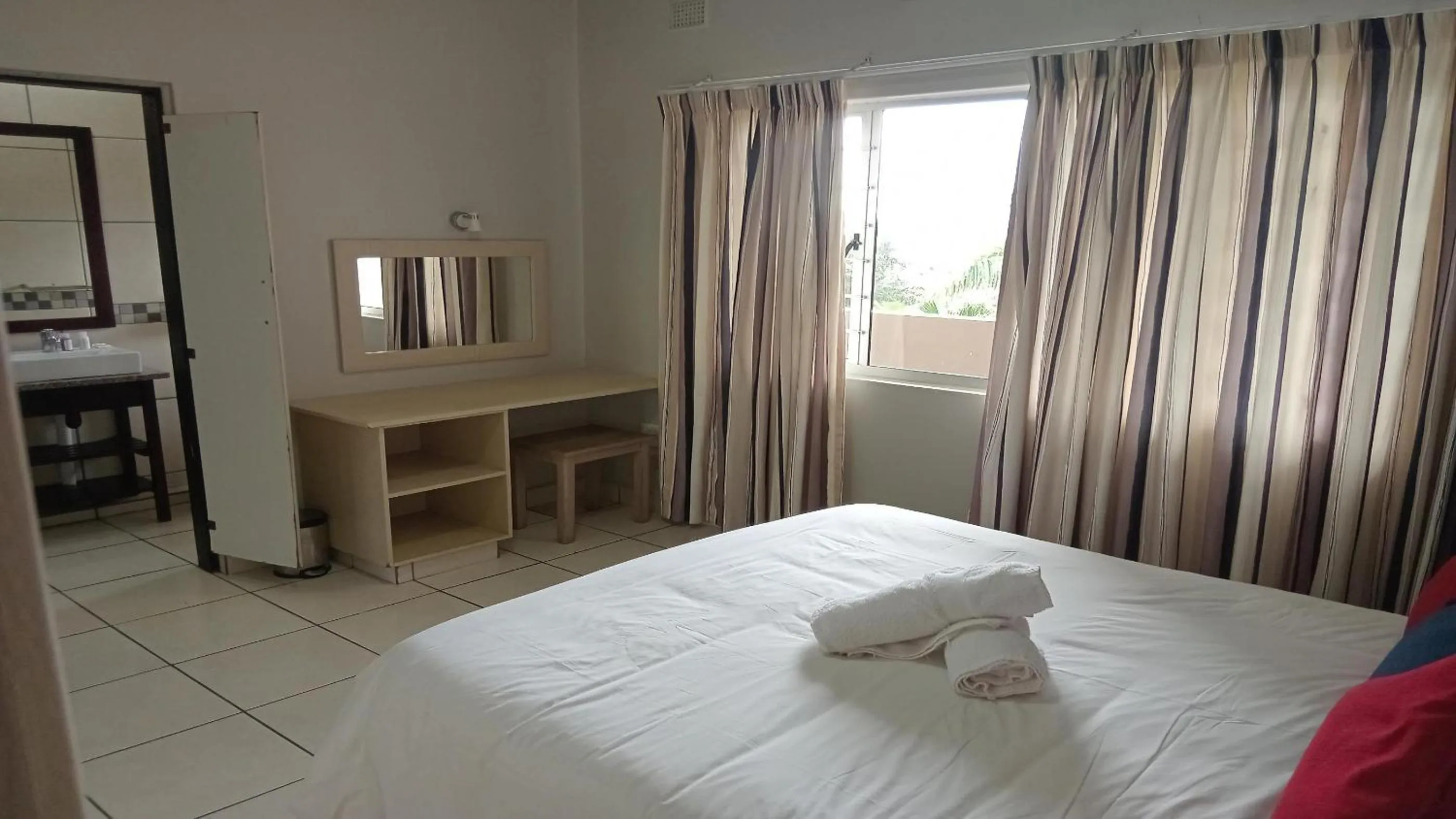 Photo of the whole room, Bed in Sunrise Beach Resort